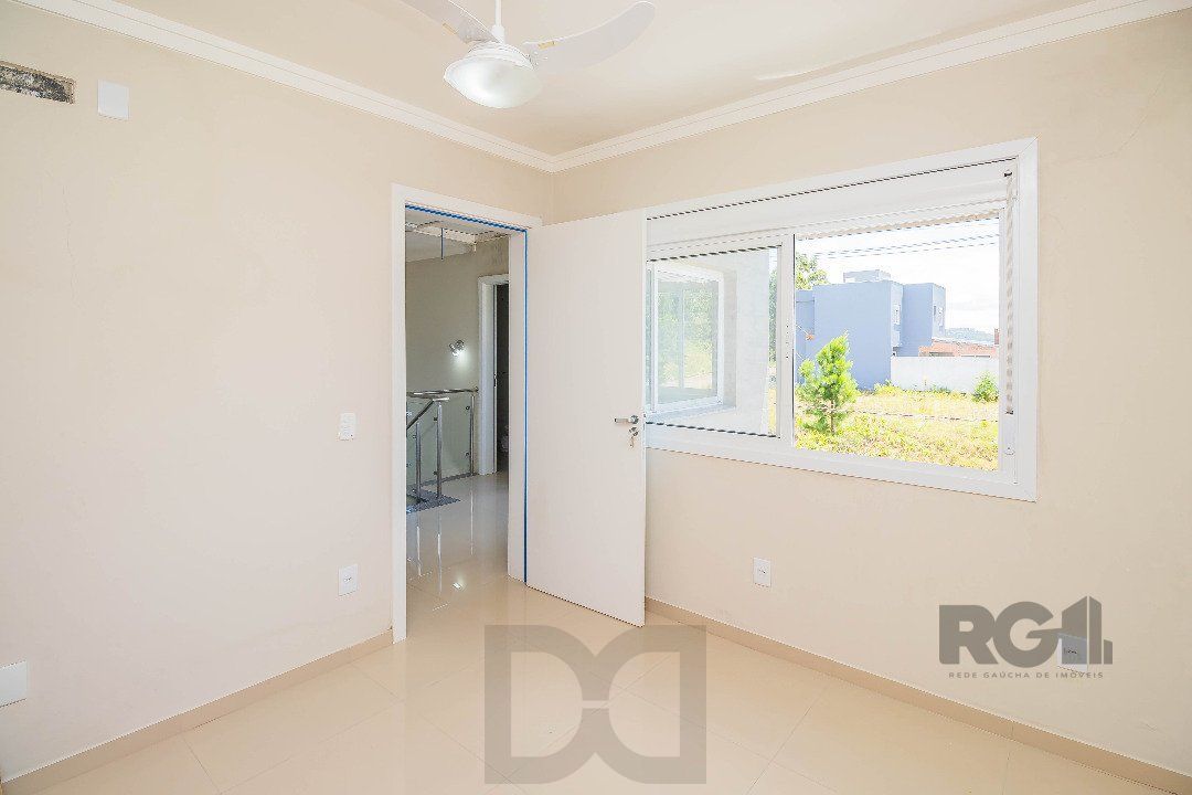Sobrado, 185 metros quadrados privativo, com 3 quartos, 1 suíte, Living e cozinha integrados, lareira, churrasqueira, lavabo e 2 vagas de garagem. e 2 vagas de garagem — foto 16