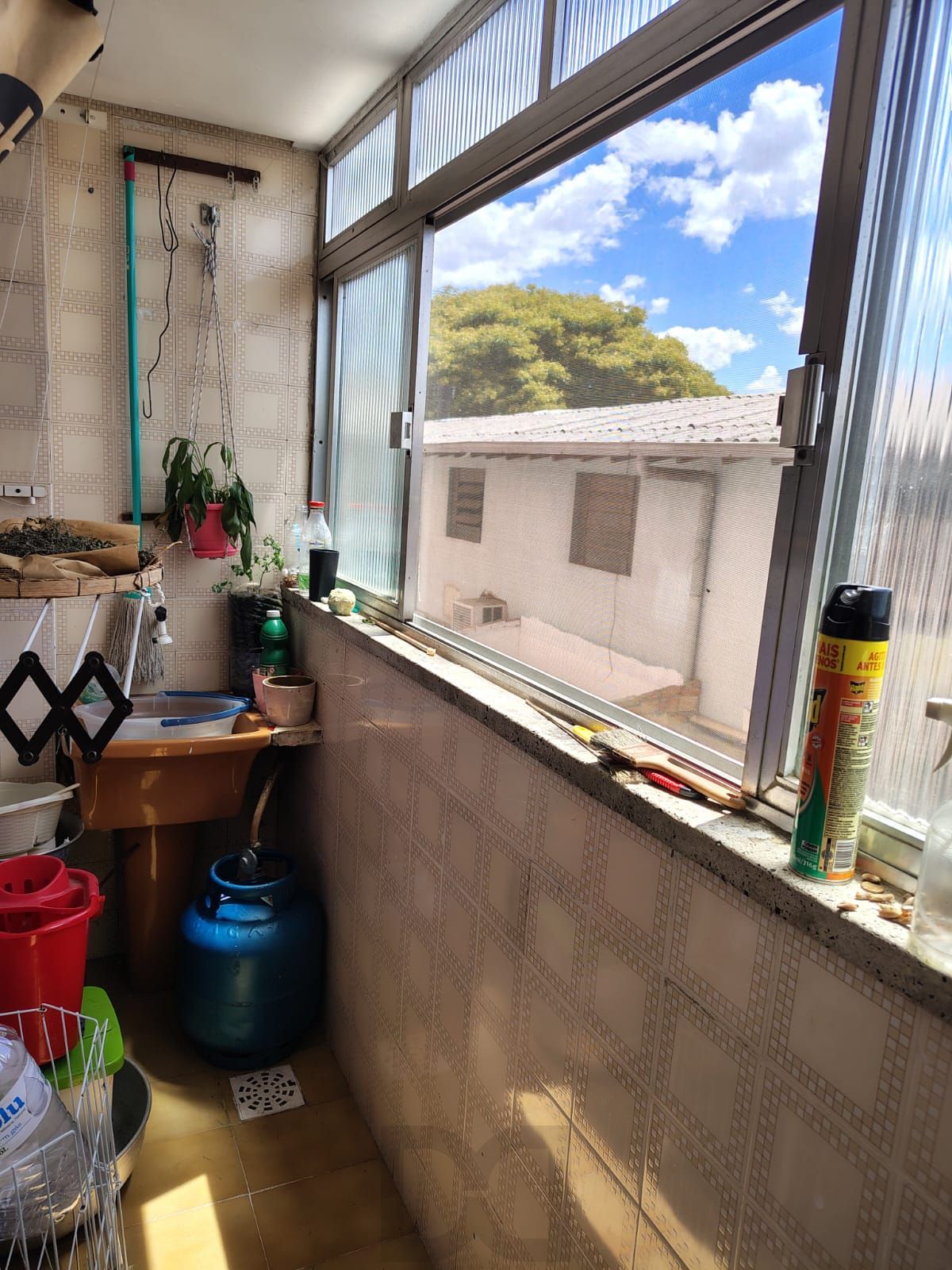 Apartamento de 2 dormitórios, 2 banheiros e 1 vaga no bairro Cristal. — foto 9