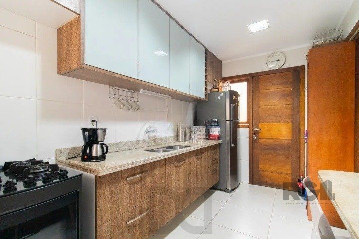 Casa em condomínio na zona sul, 3 quartos, suíte, lareira, churrasqueira, 2 vagas de garagem coberta. — foto 8