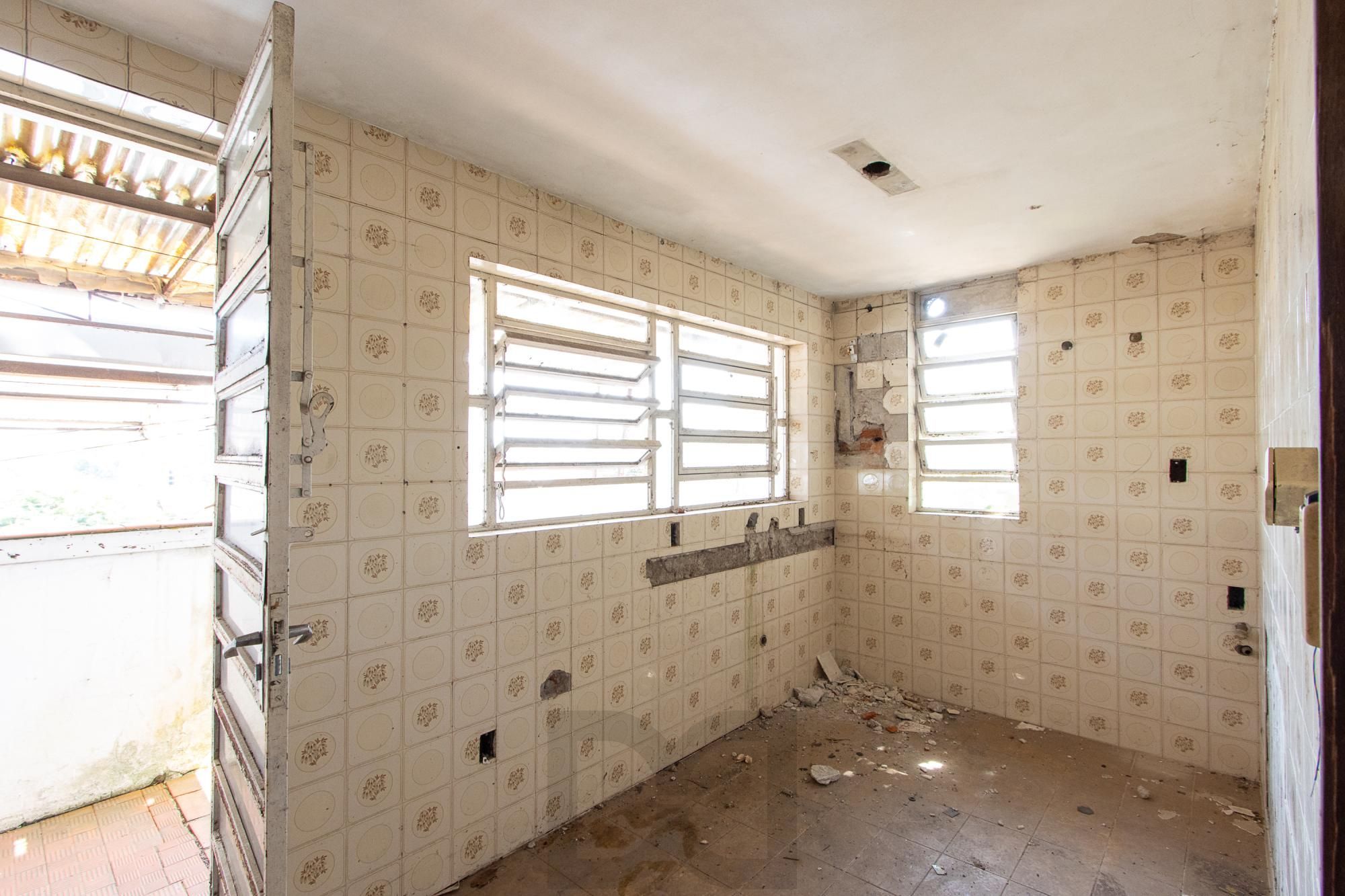 Casa para Venda - 320m², 3 dormitórios, sendo 1 suites, 4 vagas - Cristal — foto 13