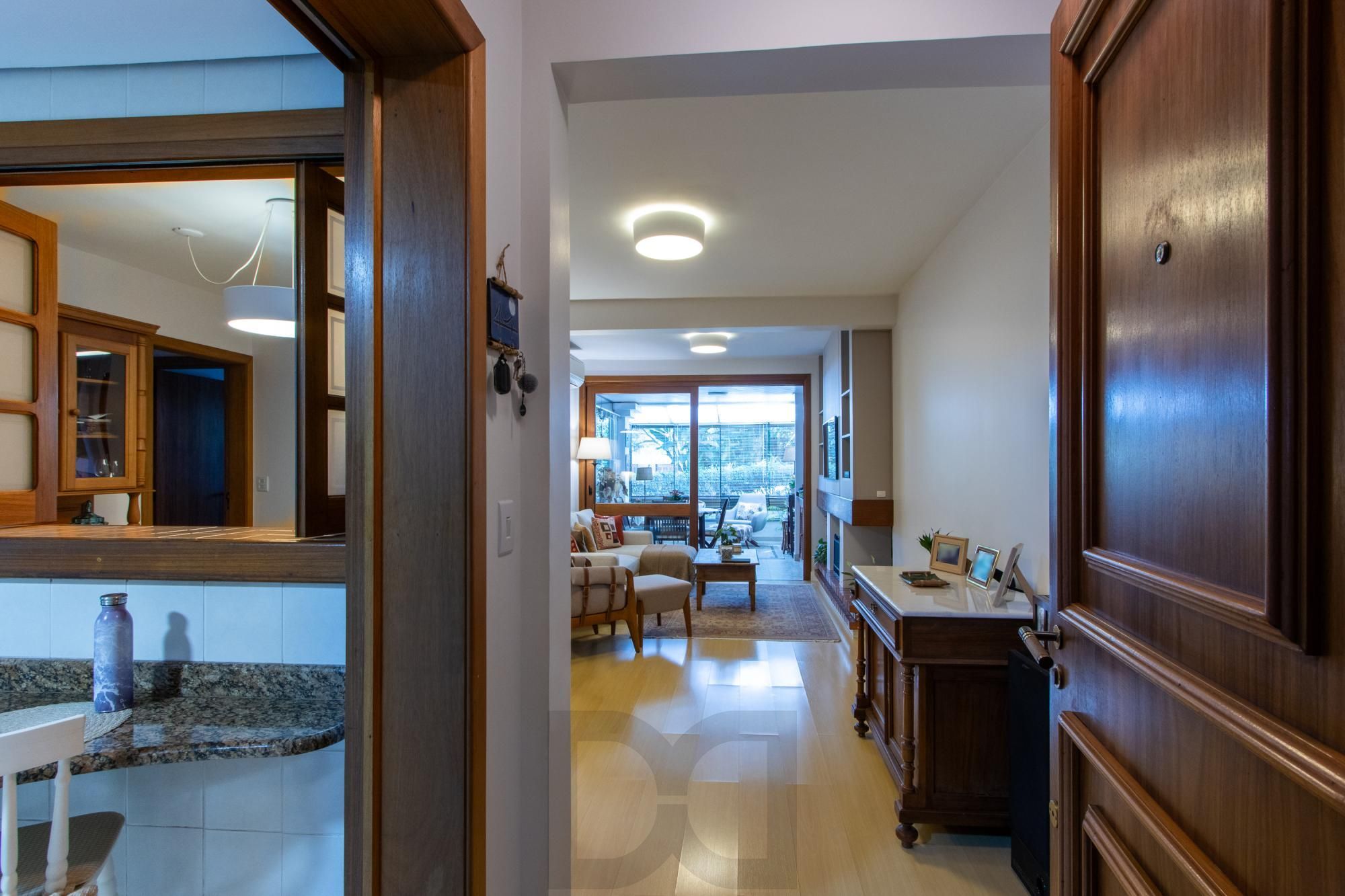 Apartamento de 4 dormitórios, 1 suíte e 2 vagas escrituradas - Bairro Ipanema. — foto 2