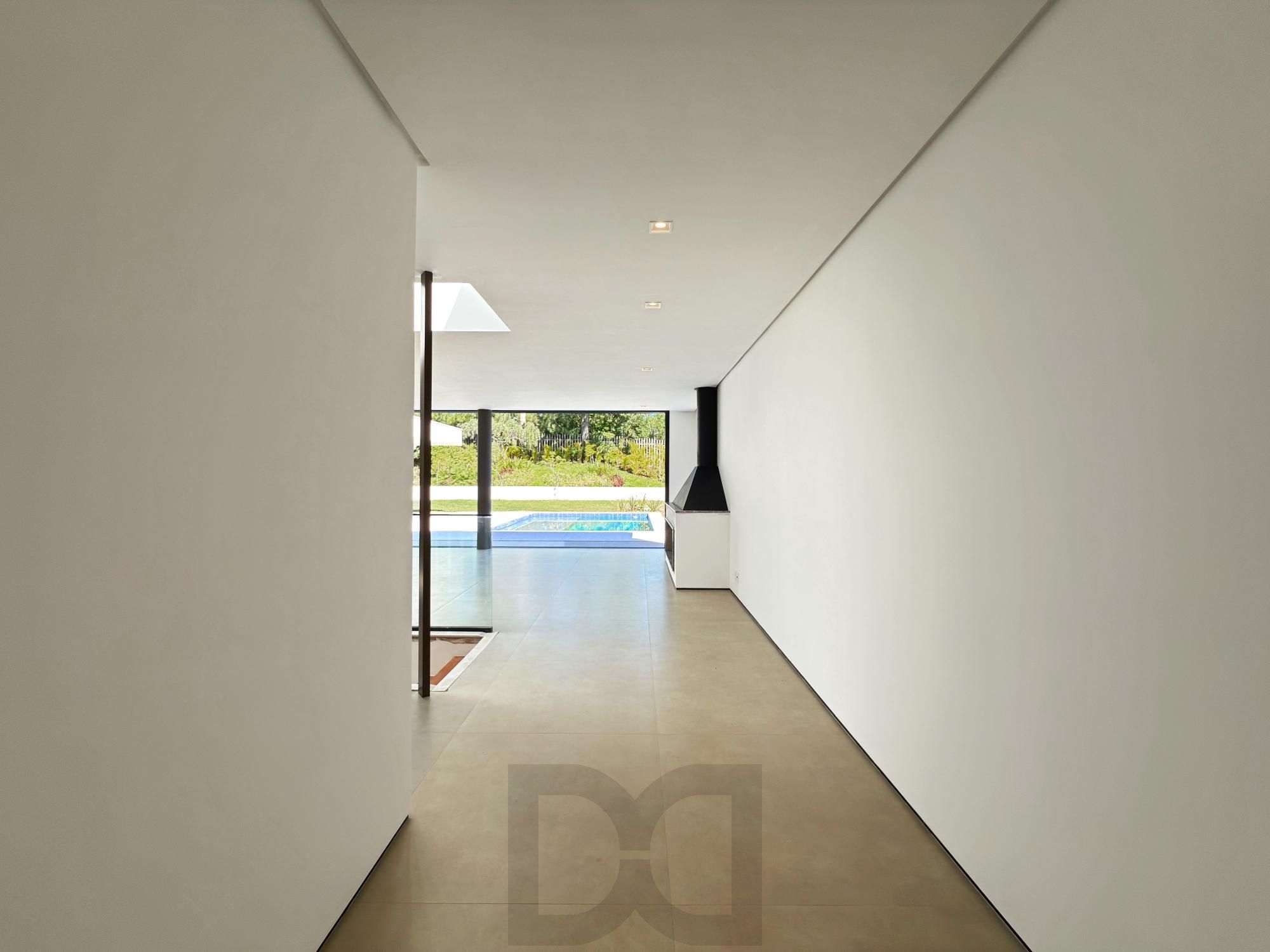 A casa conta com 434m2 de área construída, mas com um aproveitamento total dos 1.012m2 do lote — foto 40