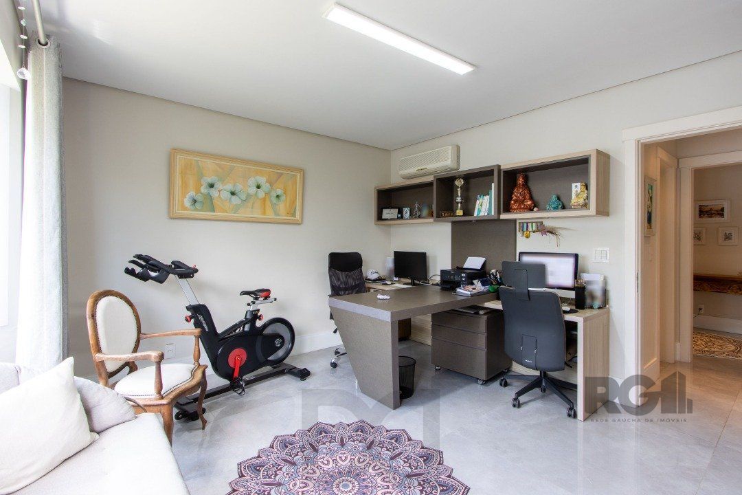 Excelente residência no Condomínio Terra Ville com aproximadamente 474,74m² privativos. — foto 9