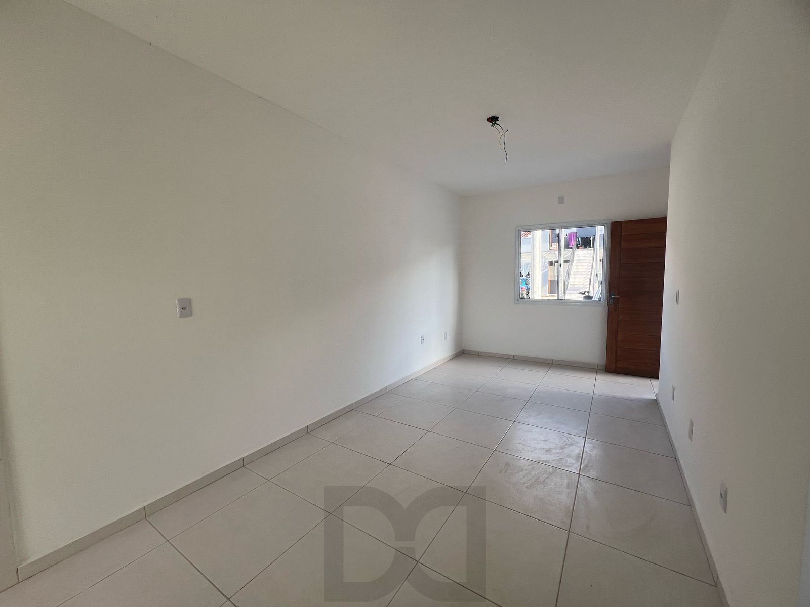 Casa com 2 dormitórios, banheiro social e pátio — foto 1