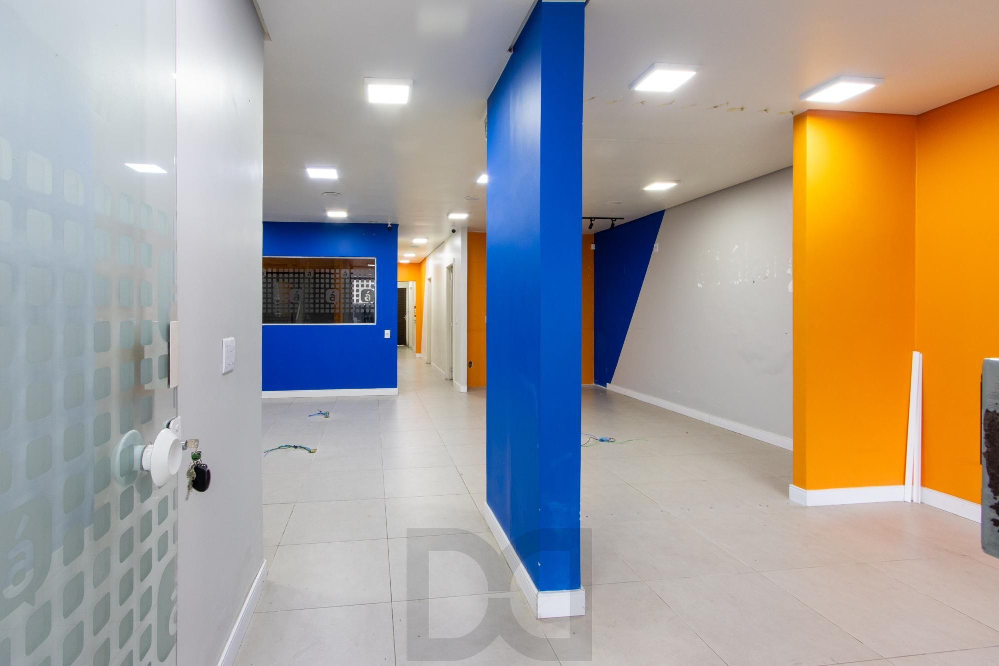 Casa Comercial 2 pisos - Excelente localização e Grande Visibilidade no Bairro Menino Deus - Ideal p/ Clínicas, escolas ou escritórios. — foto 3