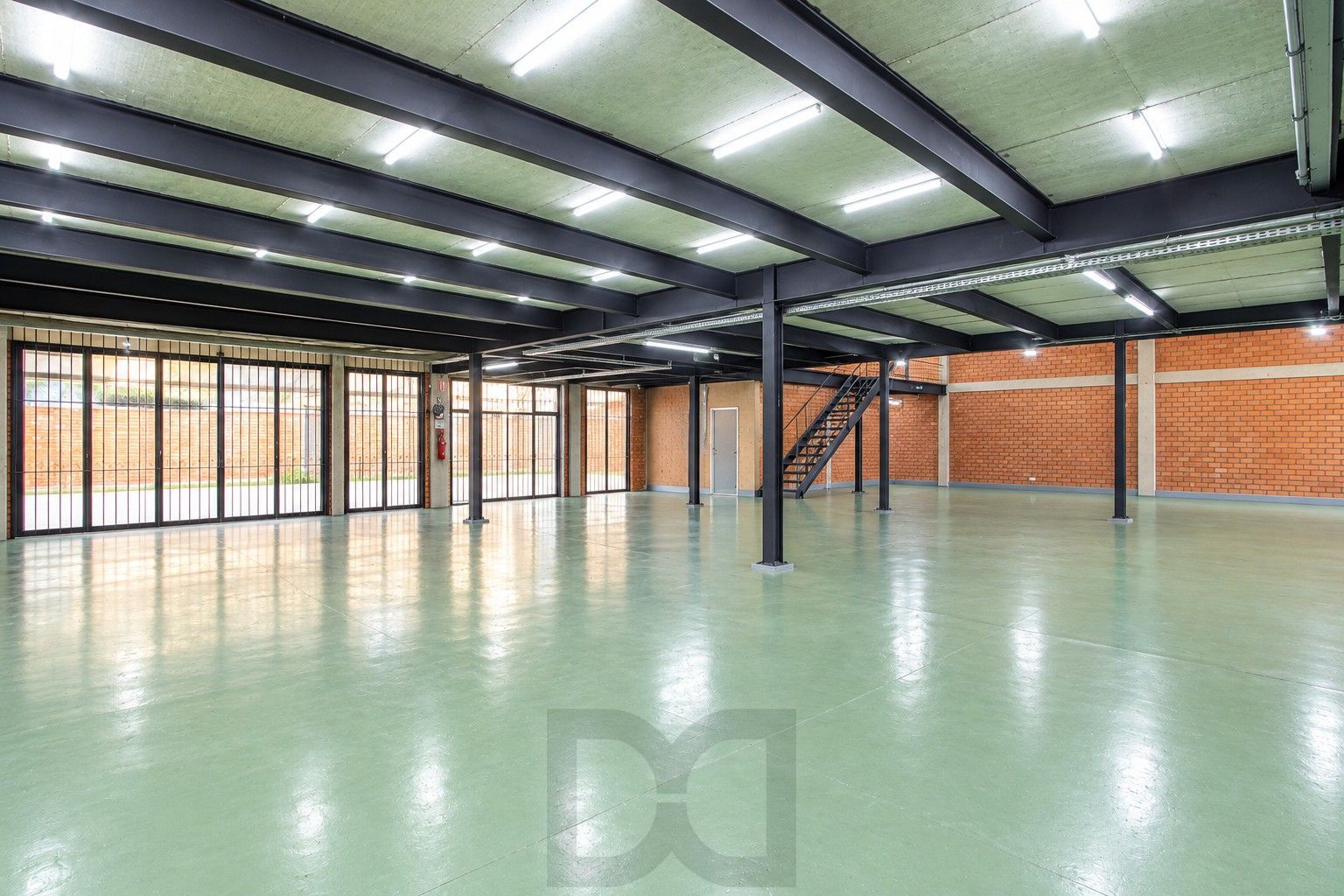 Pavilhão/Depósito , em estrutura montada com mezanino montado com escritório, cozinha, — foto 5