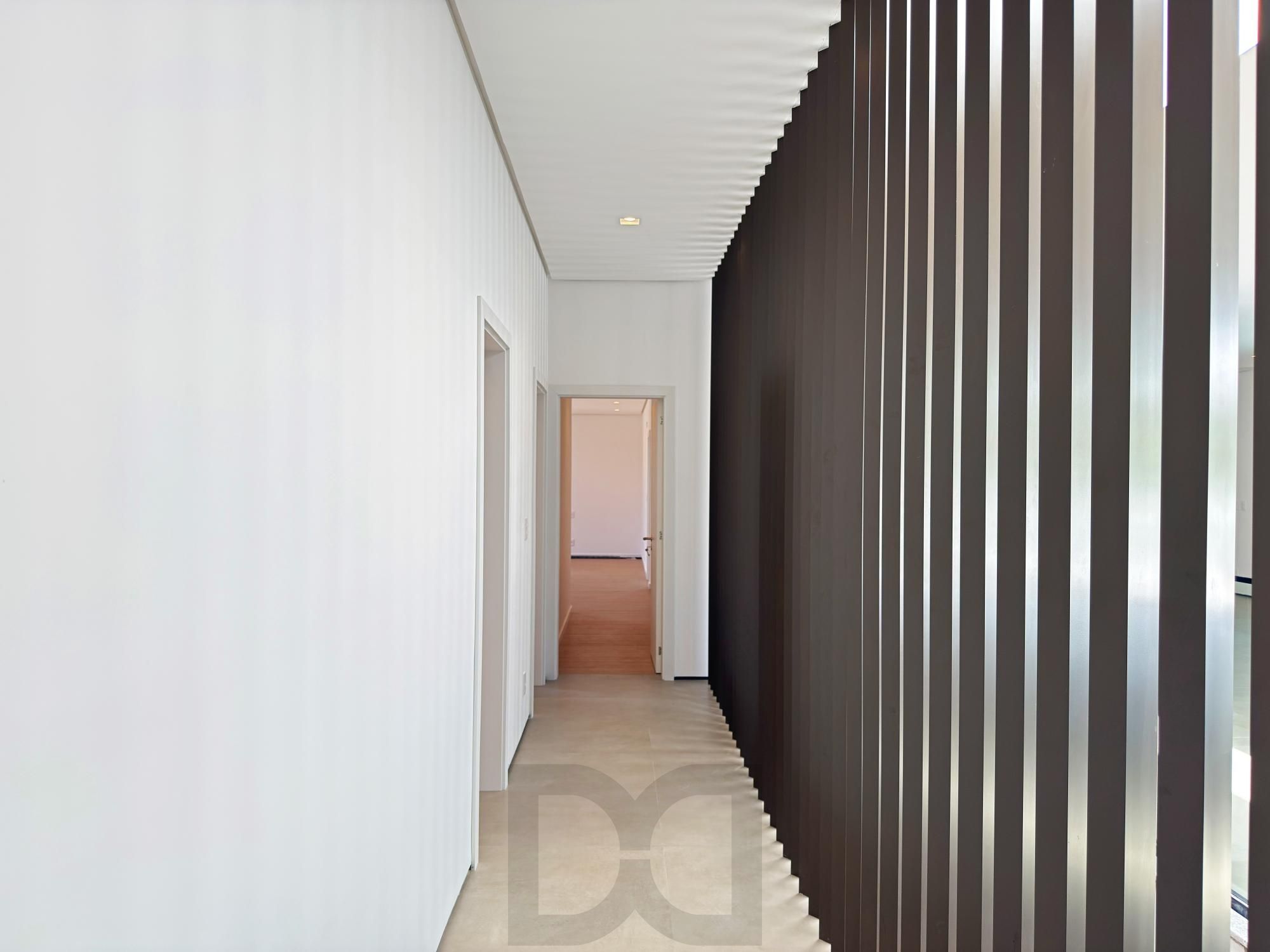 A casa conta com 434m2 de área construída, mas com um aproveitamento total dos 1.012m2 do lote — foto 52