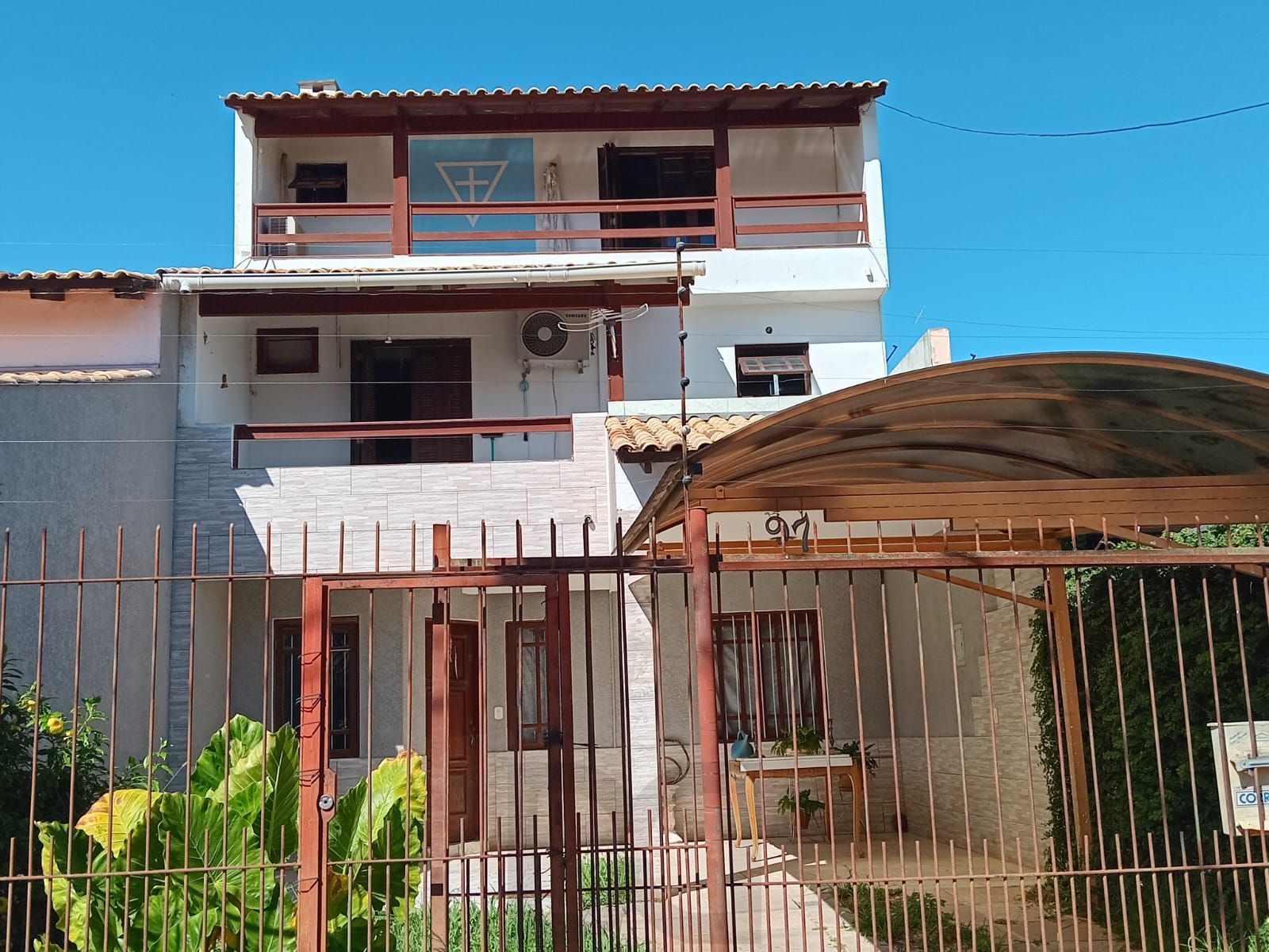 Excelente oportunidade de adquirir um sobrado no charmoso bairro Guarujá — foto 2