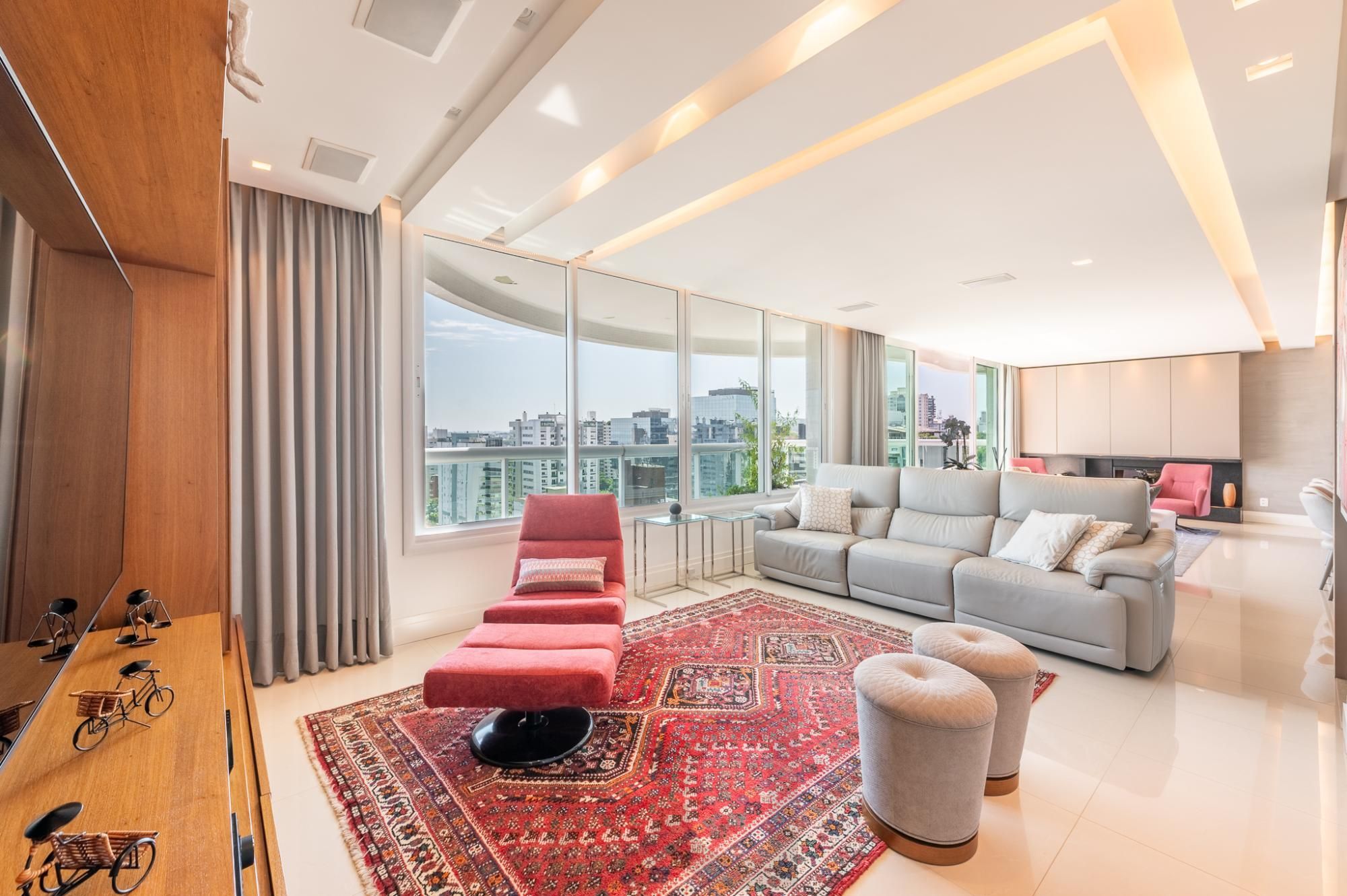 Apartamento com 204m², 3 dorm, 5 vagas no Petrópolis — foto 9