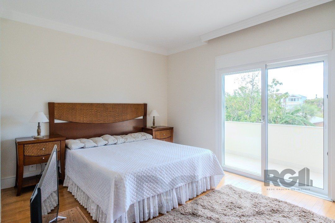 Casa semimobiliada e possui 3 suítes (sendo 1 delas master com closet e hidro) — foto 33