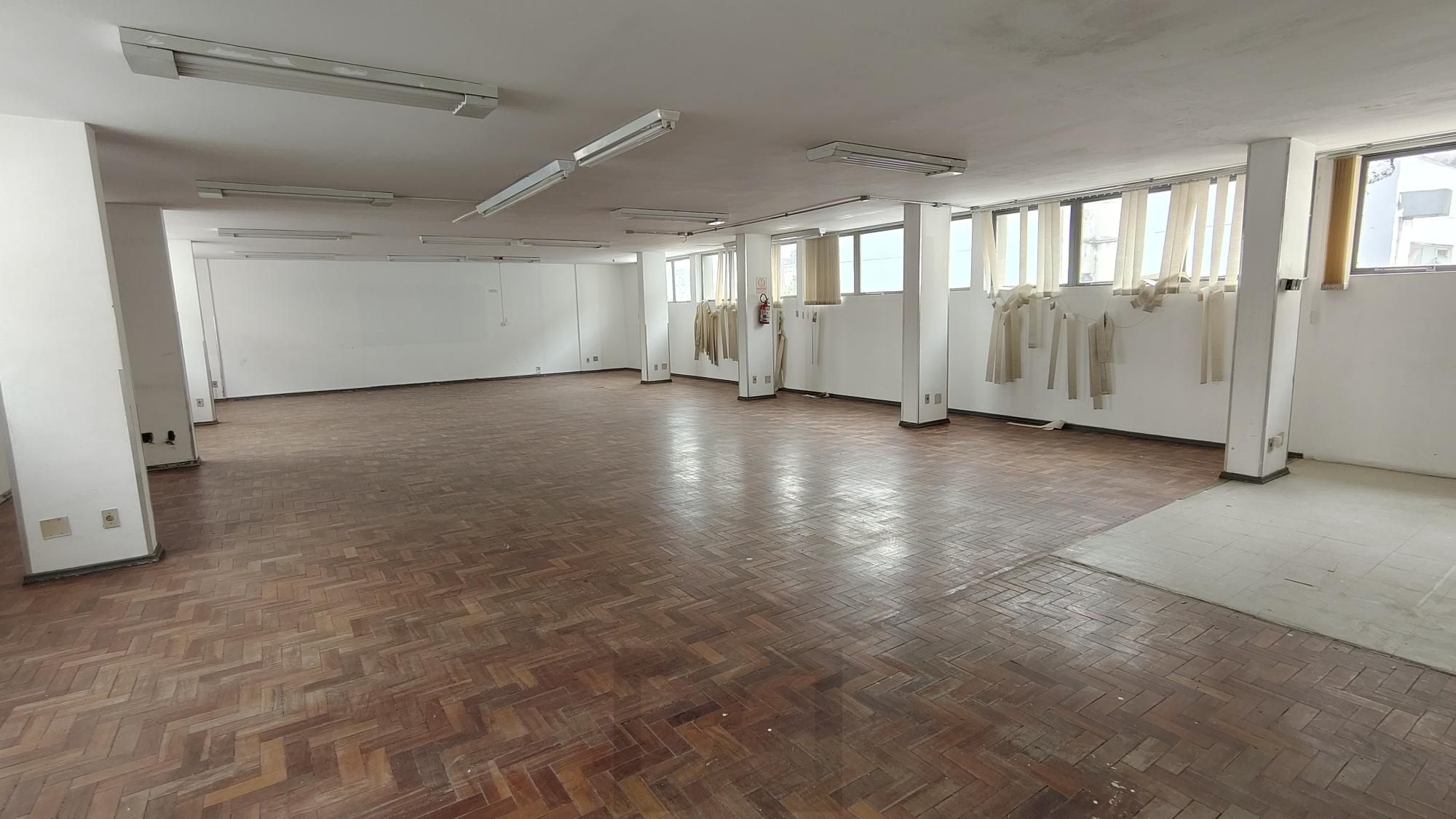 Prédio Comercial no bairro Menino Deus. — foto 21