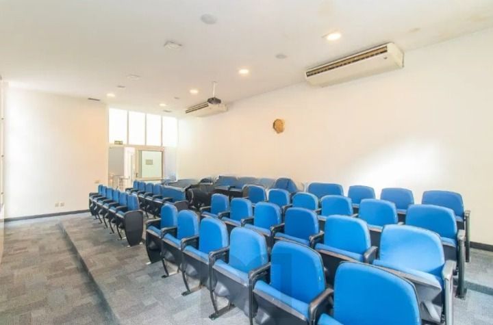 Excelente oportunidade para empresas e investidores! Prédio comercial moderno, amplo e muito bem localizado no bairro Menino Deus, oferecendo estrutura completa para diferentes tipos de negócios. — foto 43