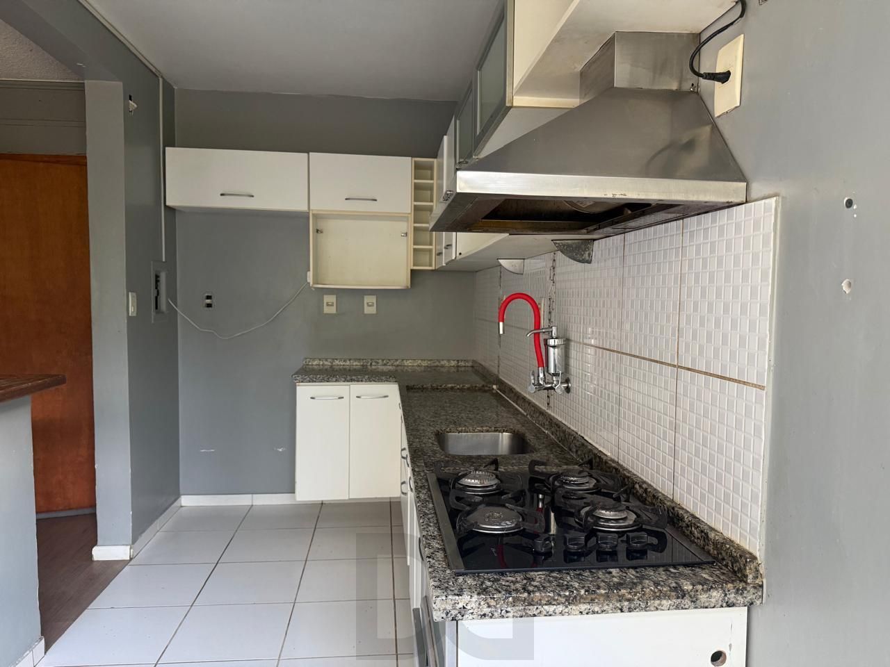 Apto reformado 2 dormi + box carro desocupado — foto 1