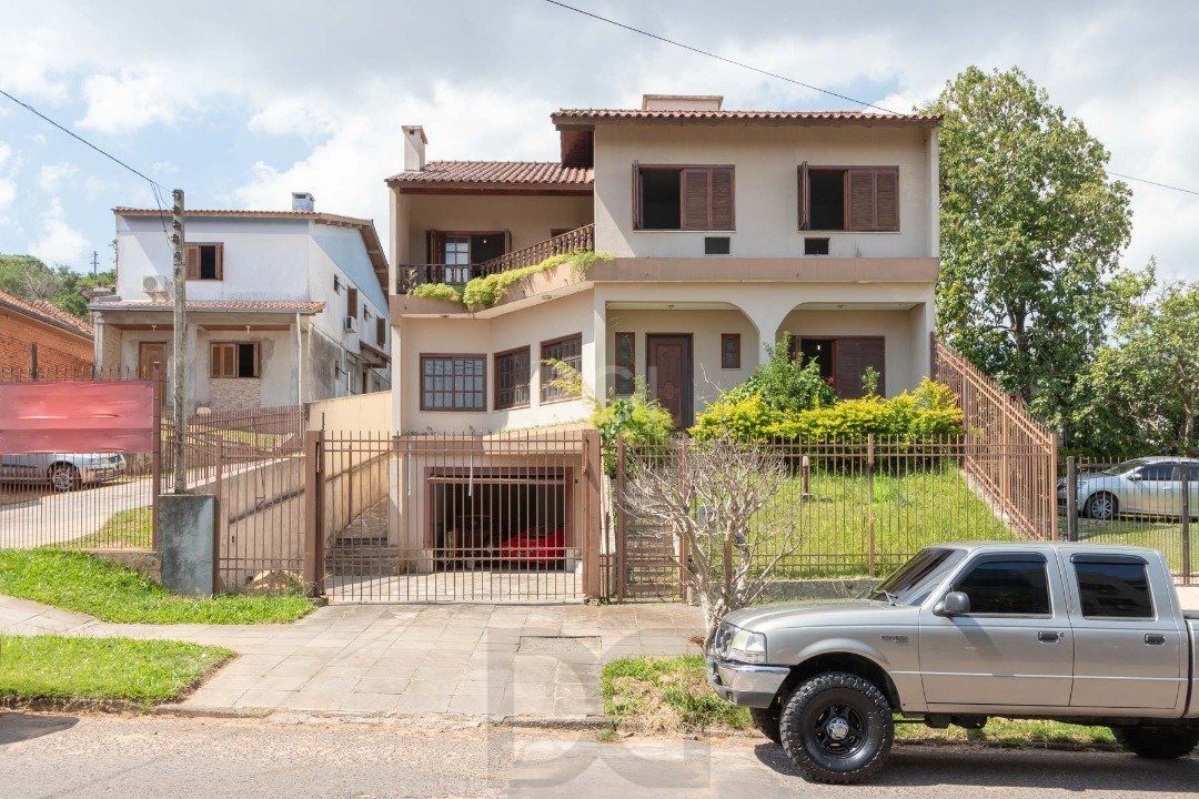 Casa para Venda - 460m², 4 dormitórios, sendo 1 suites, 4 vagas - Cristal — foto 1