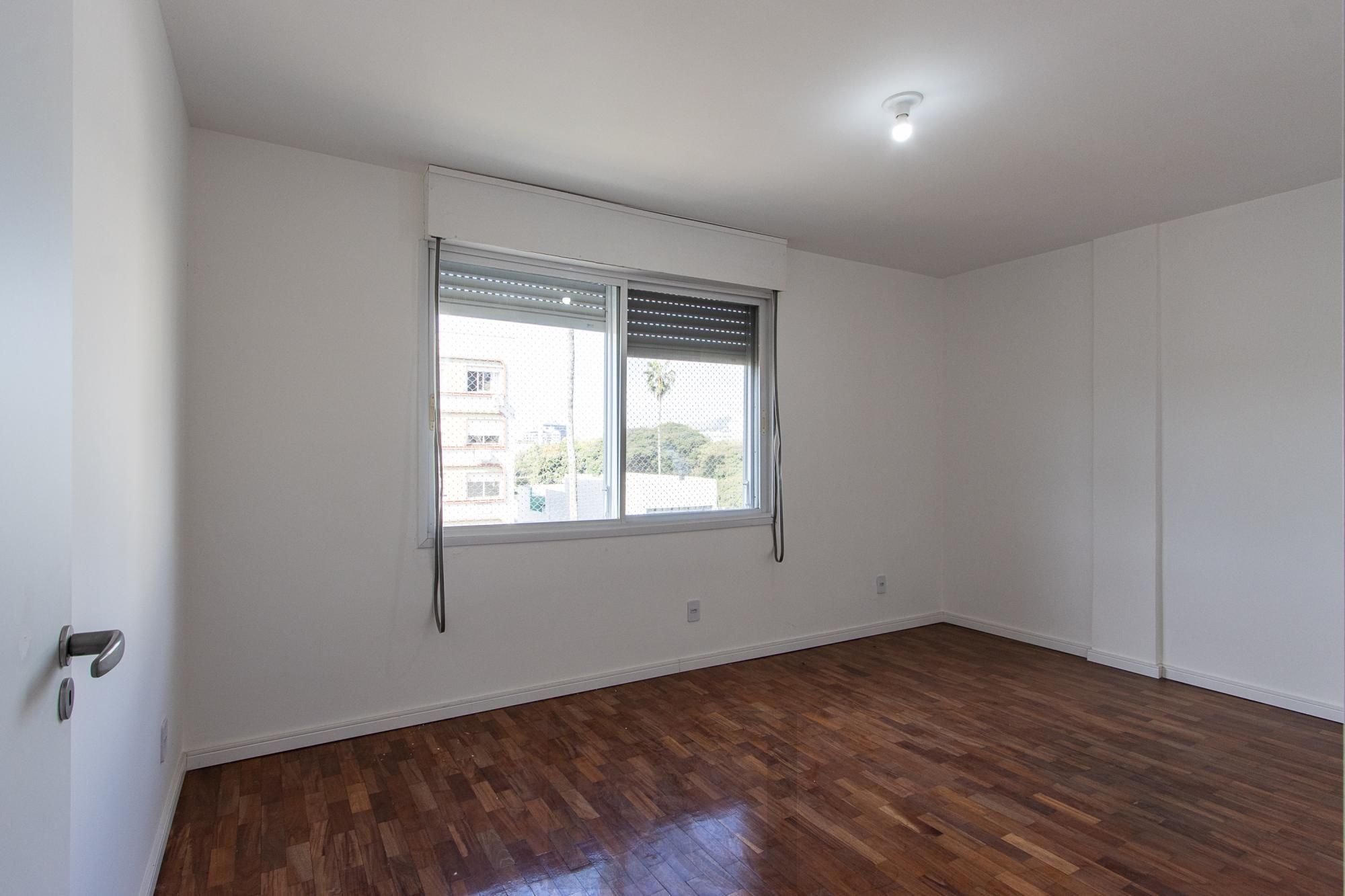Apartamento no Menino Deus com 2 dormitórios e garagem — foto 19