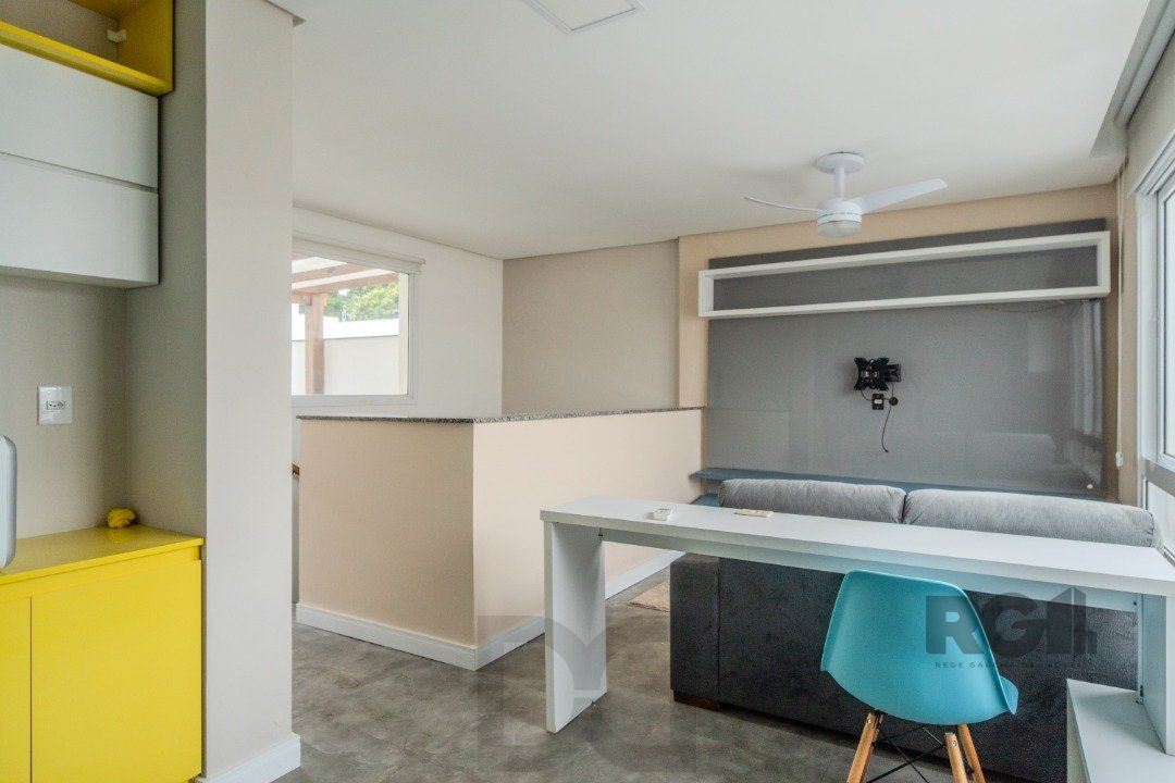 Casa impecável e mobiliada, com 3 niveis, possui 3 dormitórios sendo 1 suíte, 4 banheiros. — foto 30