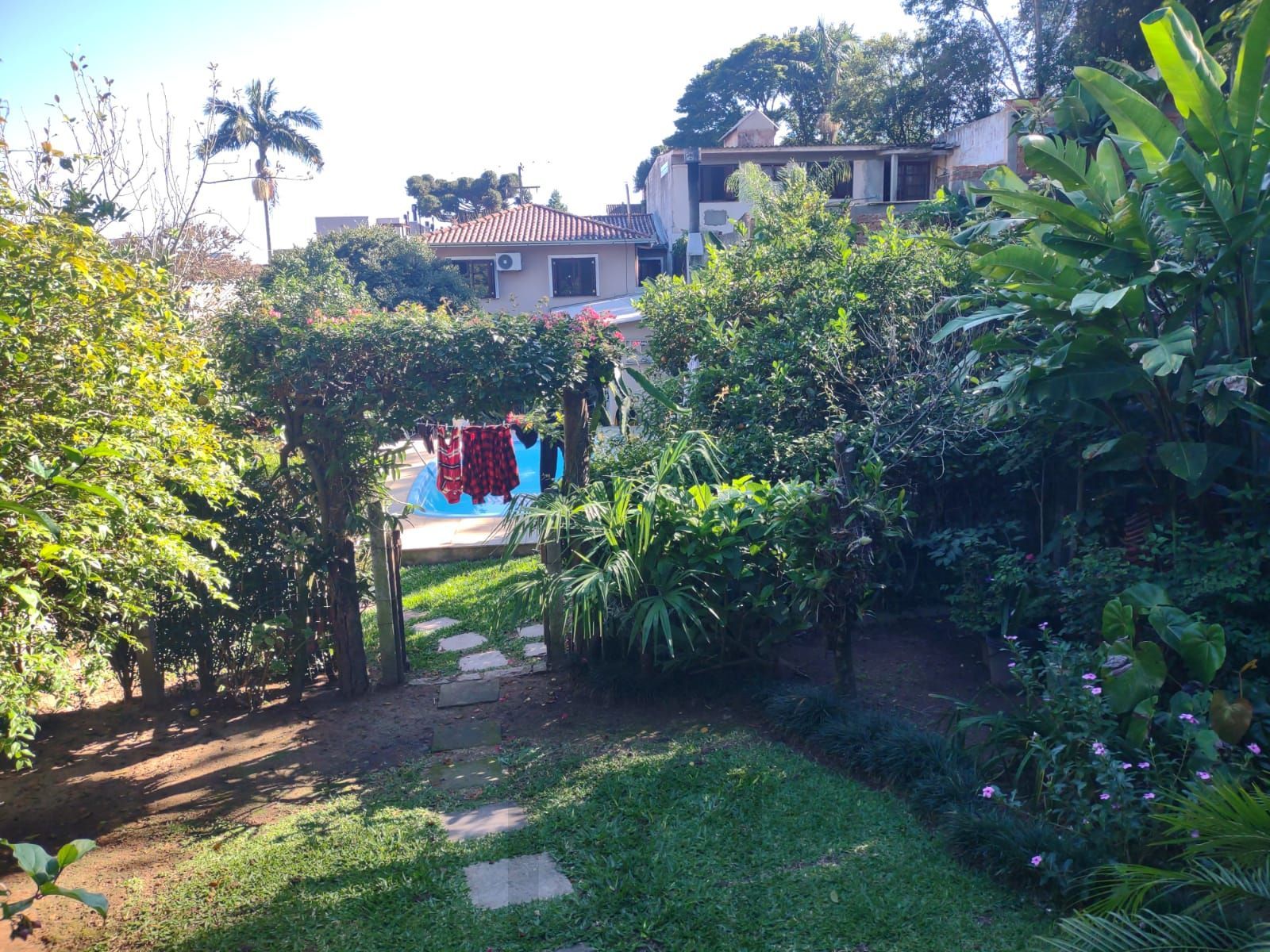 Casa com 4 quartos, suíte, piscina, lareira, churrasqueira em um terreno de 616m². — foto 7