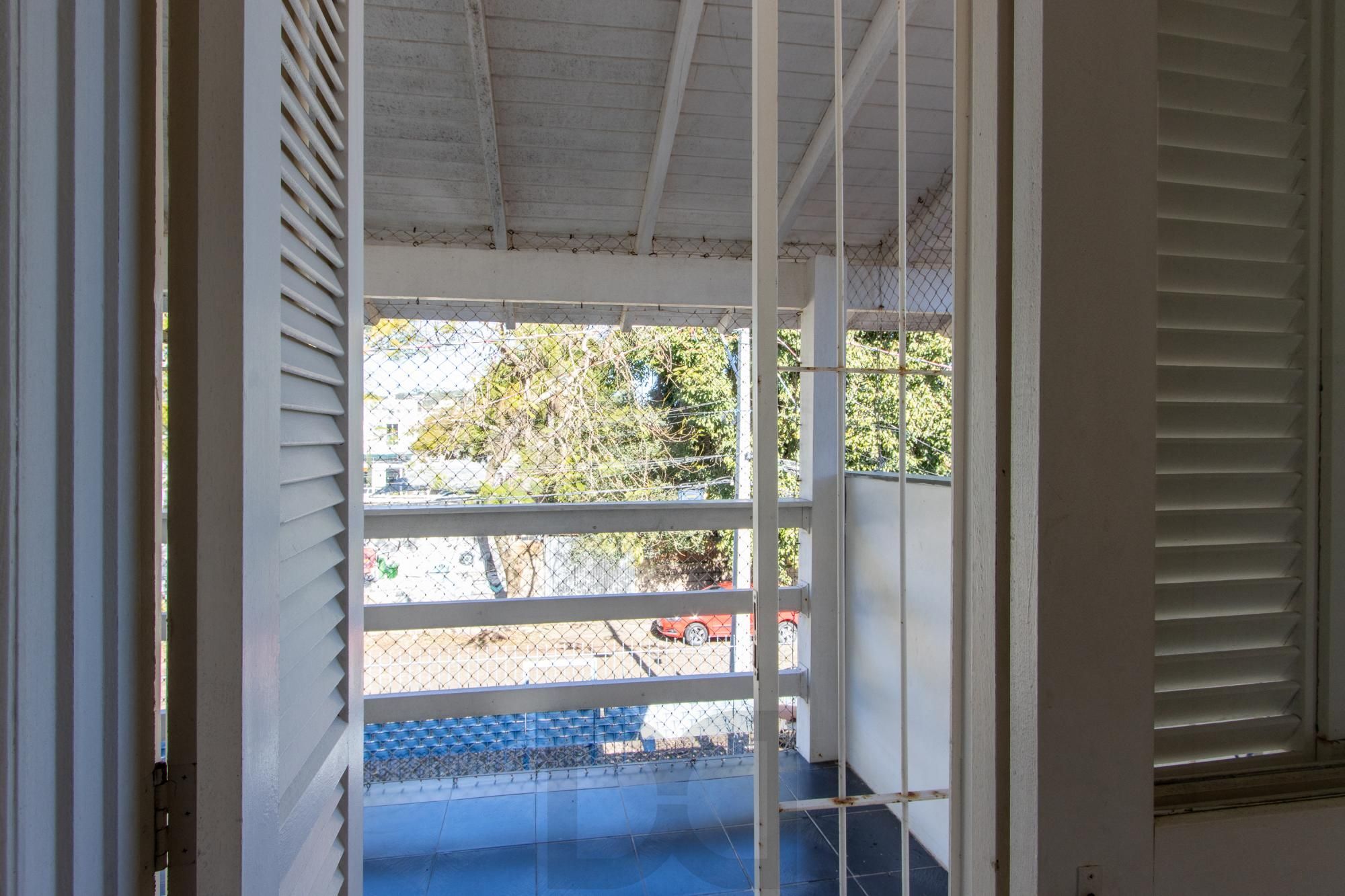 Casa 3 Dormitórios no Bairro Tristeza com 2 Vagas de Garagem — foto 9