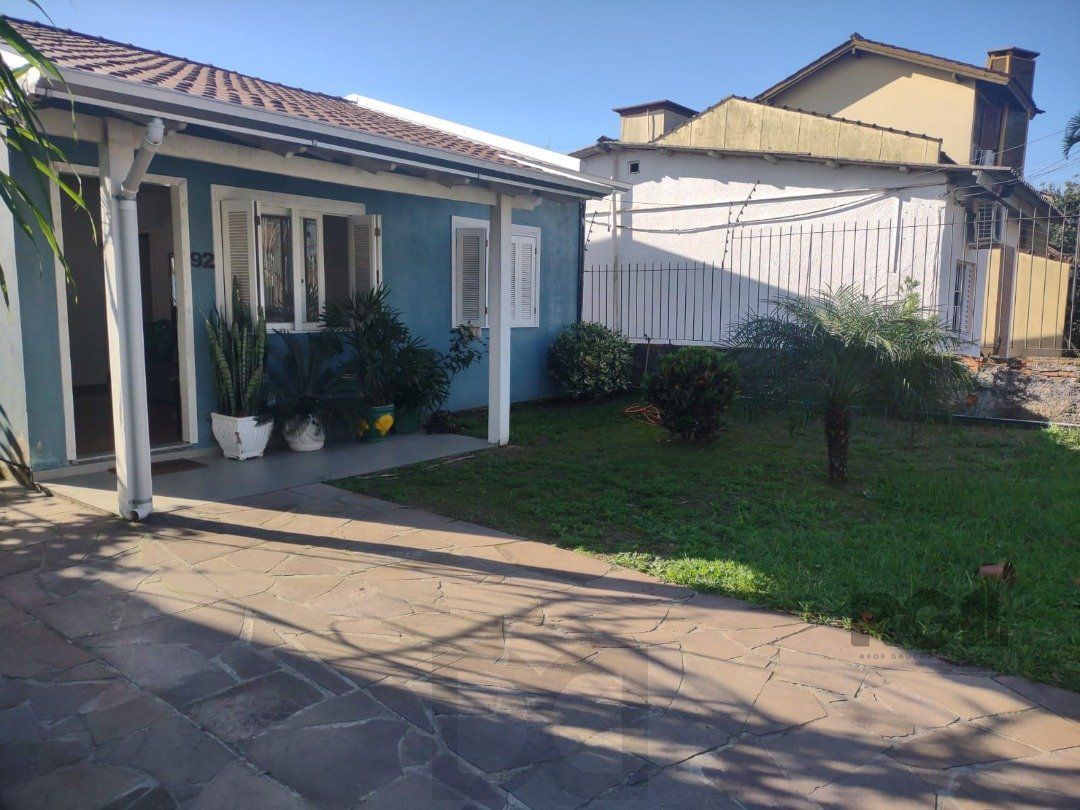 Casa com 250m², 2 quartos, 1 suite, edícula, no bairro Nonoai — foto 1