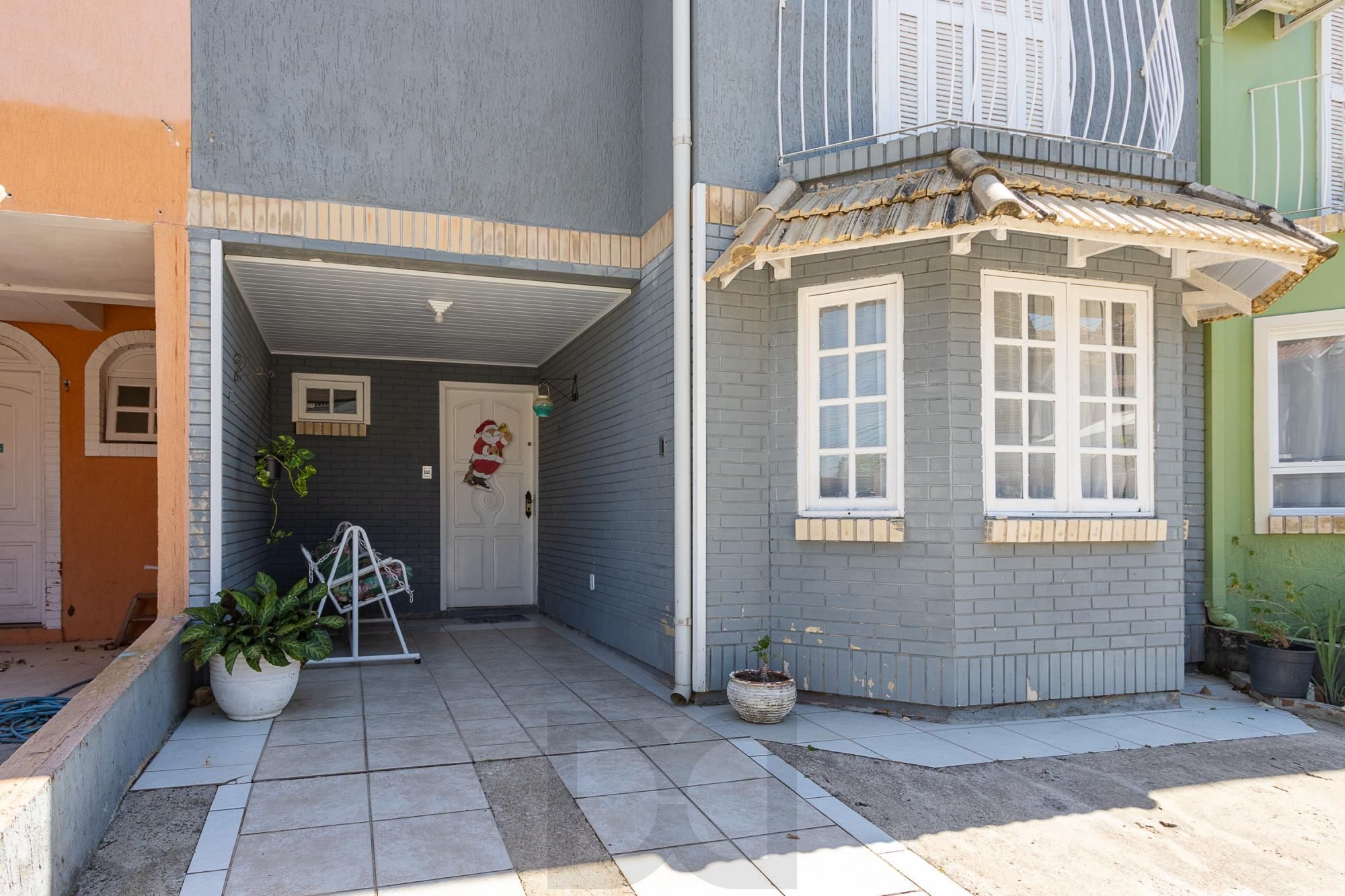 Casa de condomínio, de 3 dormitórios, 1 suíte e 2 vagas de garagem. — foto 2