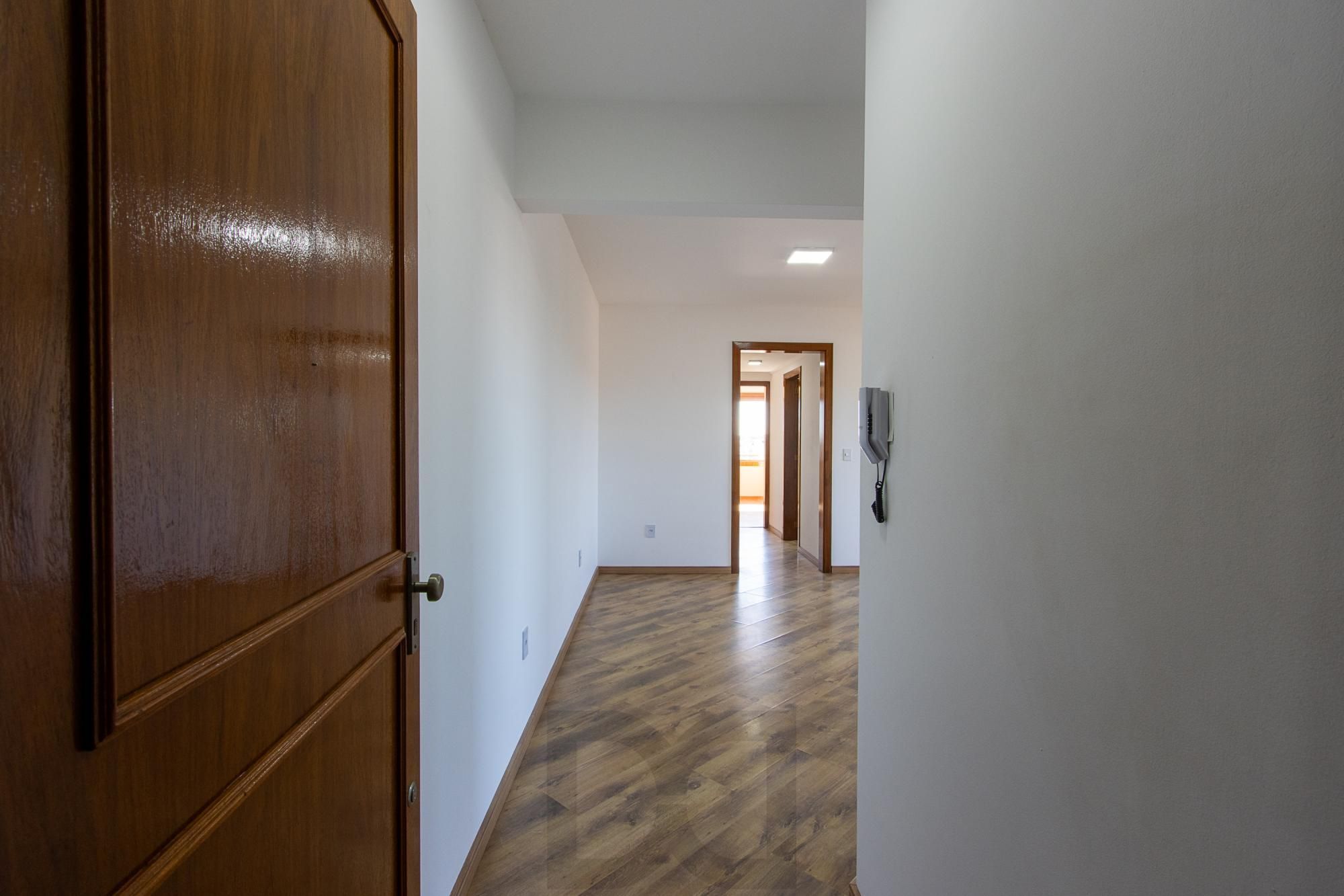 Apartamento de 2 dormitórios, 1 suíte e 2 vagas de garagem no bairro Tristeza. — foto 3