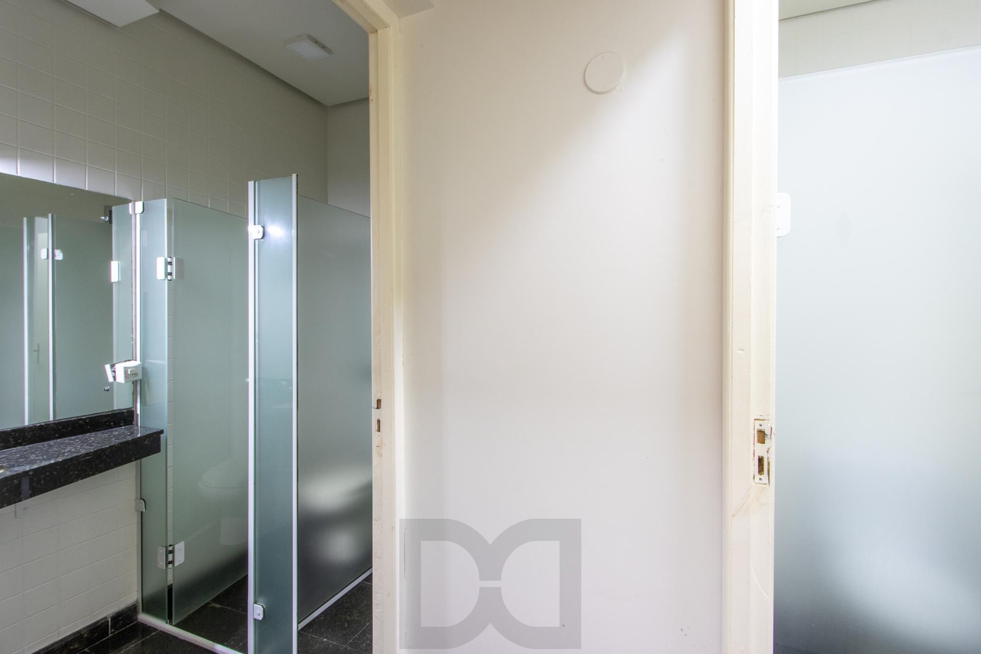 Casa Comercial 2 pisos - Excelente localização e Grande Visibilidade no Bairro Menino Deus - Ideal p/ Clínicas, escolas ou escritórios. — foto 16
