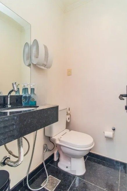 Excelente oportunidade para empresas e investidores! Prédio comercial moderno, amplo e muito bem localizado no bairro Menino Deus, oferecendo estrutura completa para diferentes tipos de negócios. — foto 20