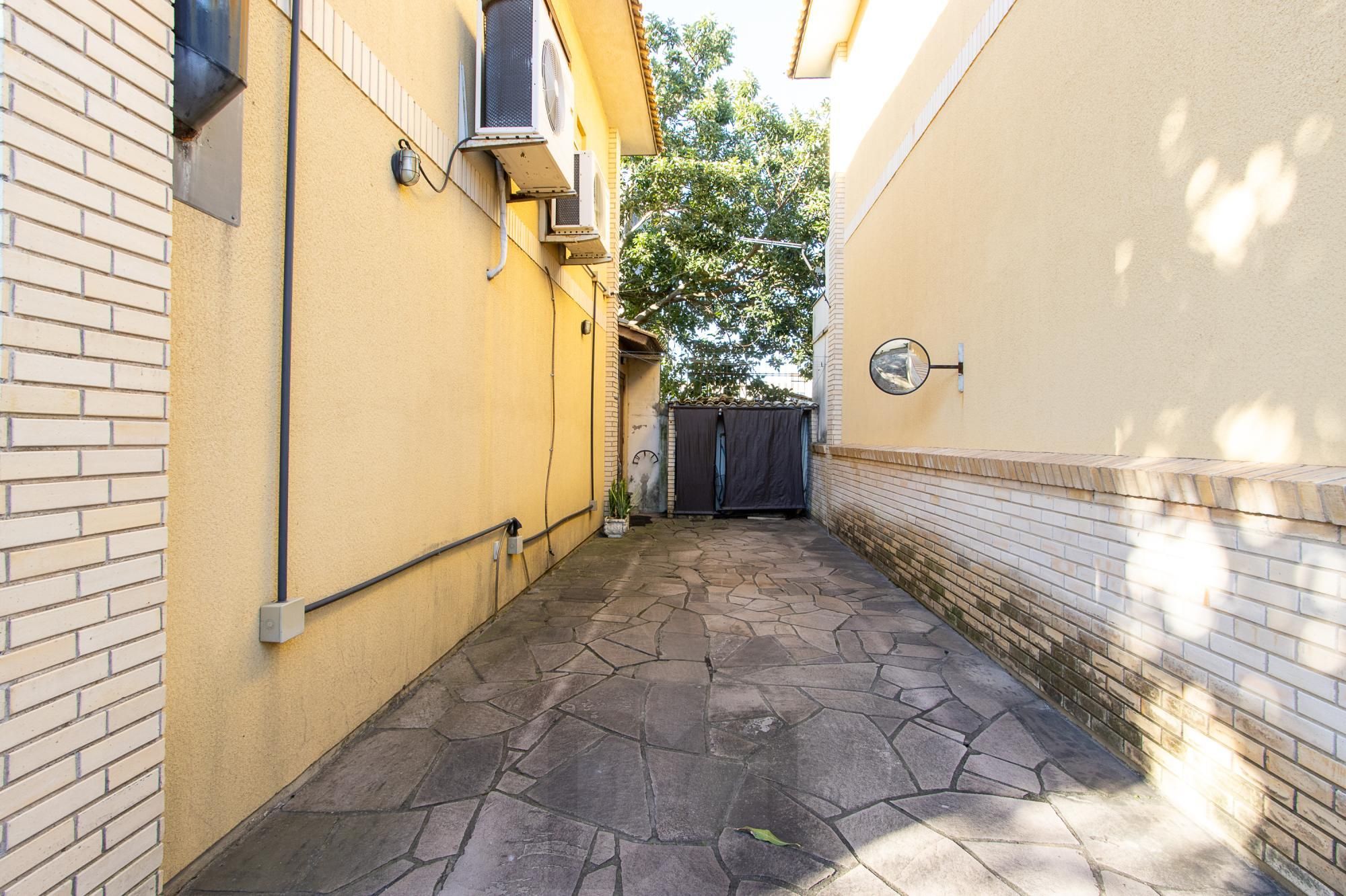 Casa 3 dormitórios, 1 suíte, 2 vagas - Bairro Camaquã — foto 3