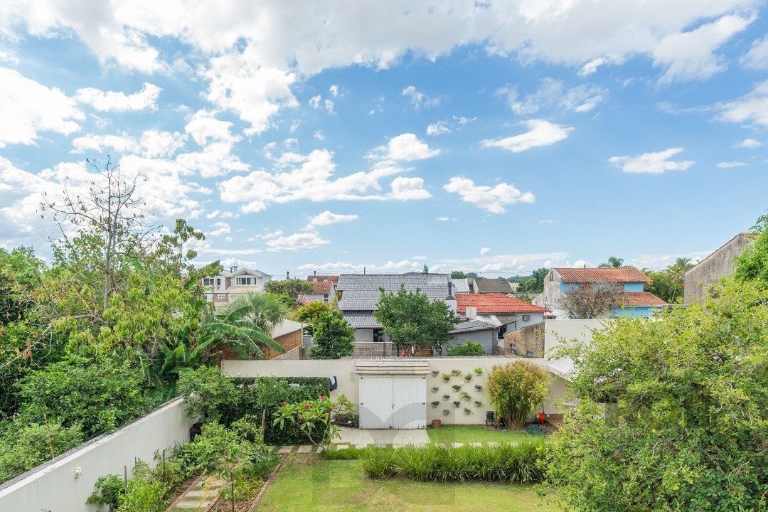 Casa semimobiliada e possui 3 suítes (sendo 1 delas master com closet e hidro) — foto 40