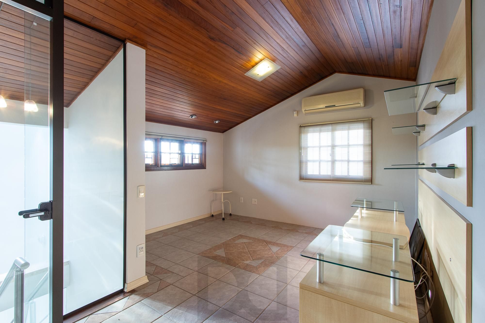 Excelente casa de 3 dormitórios, 1 suíte, pátio, piscina e vaga para 2 carros cobertas. — foto 45