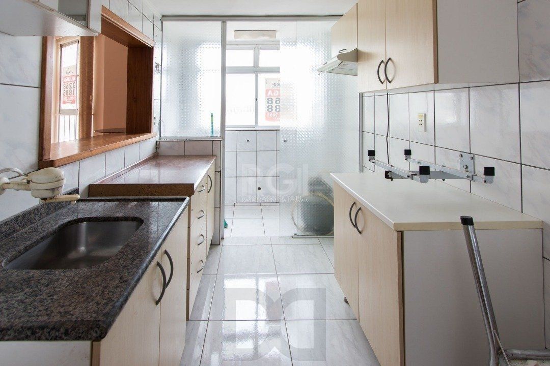 Apartamento de 2 dormitórios e 1 vaga de garagem no bairro Cristal. — foto 8