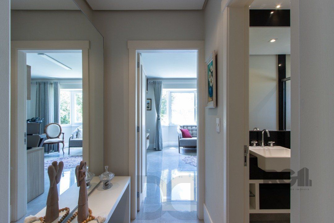 Excelente residência no Condomínio Terra Ville com aproximadamente 474,74m² privativos. — foto 6