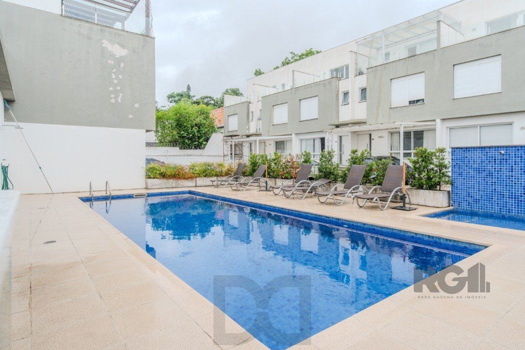 Casa impecável e mobiliada, com 3 niveis, possui 3 dormitórios sendo 1 suíte, 4 banheiros. — foto 39