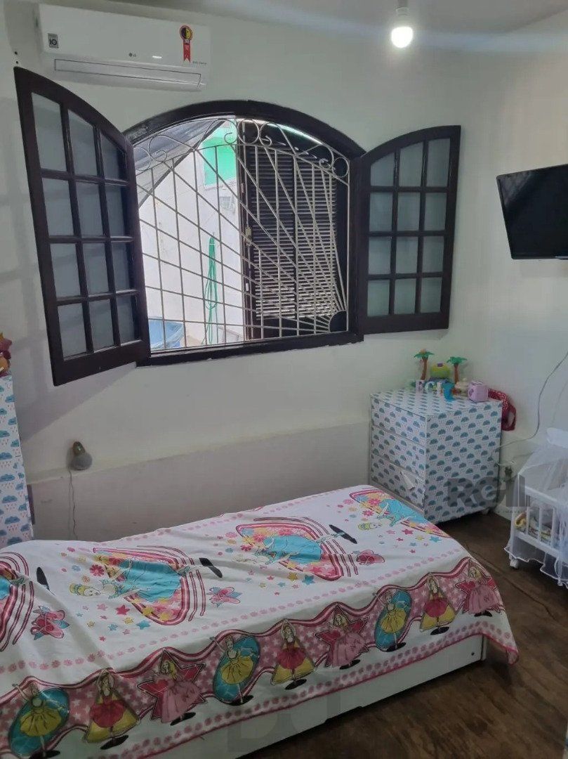 Casa térrea, 3 dormitórios, 1 suíte, living para 2 ambientes, cozinha, pátio, 2 banheiros e 4 vagas . — foto 10