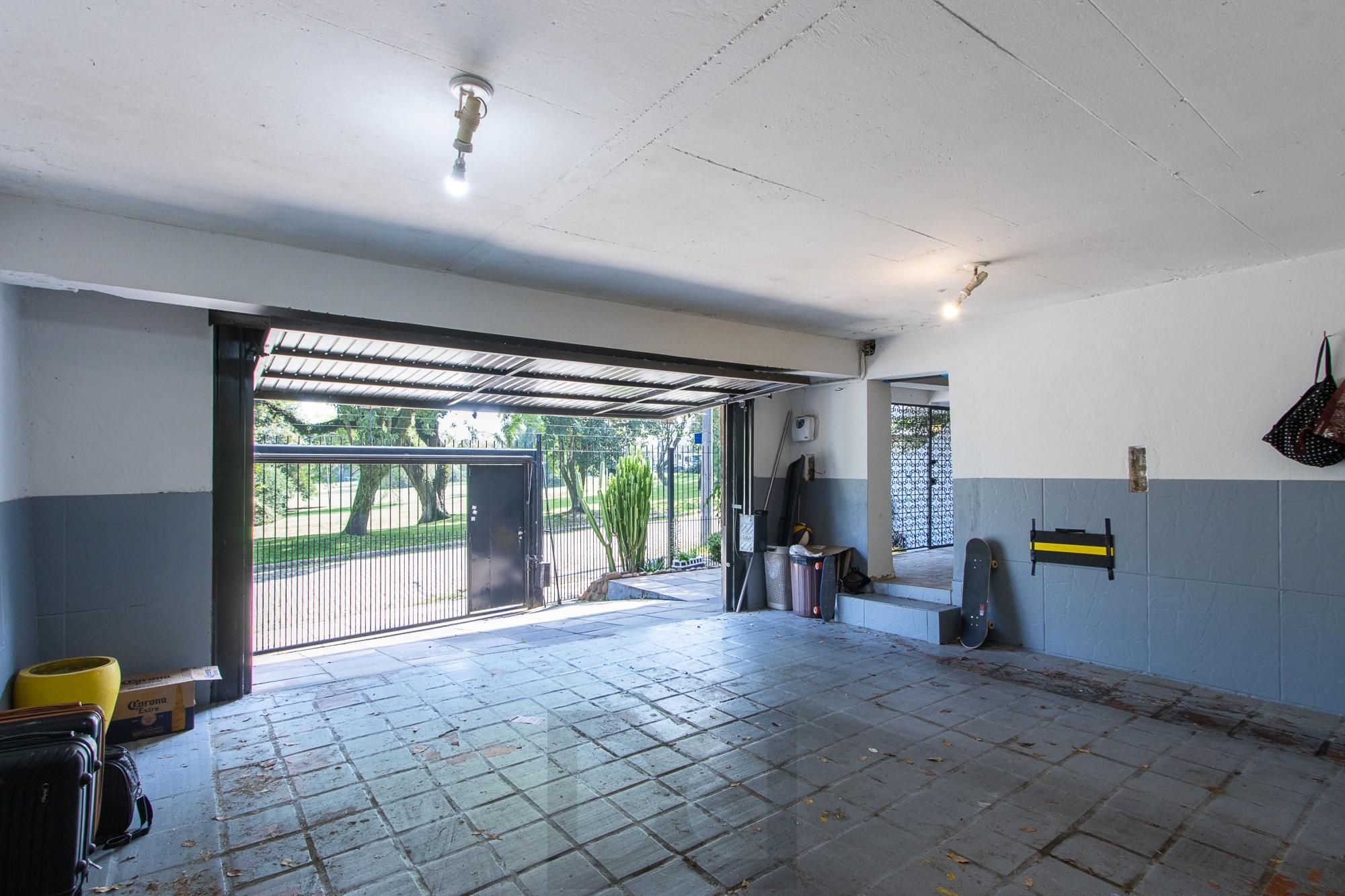 Linda casa totalmente reformada, 3 quartos (1 suite), 2 vagas cobertas - Bairro Nonoai — foto 51