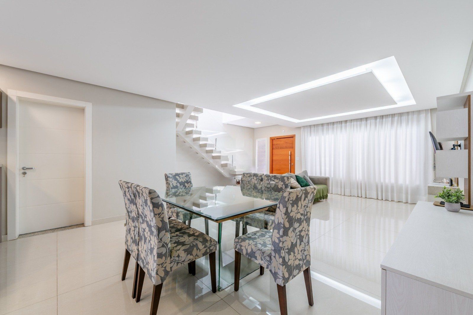 Casa em Condomínio com 228m² e 3 dormitórios, 1 suíte, 3 vagas no bairro Sarandi — foto 7