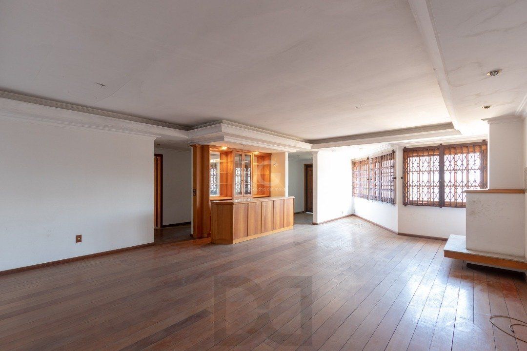 Casa para Venda - 460m², 4 dormitórios, sendo 1 suites, 4 vagas - Cristal — foto 7