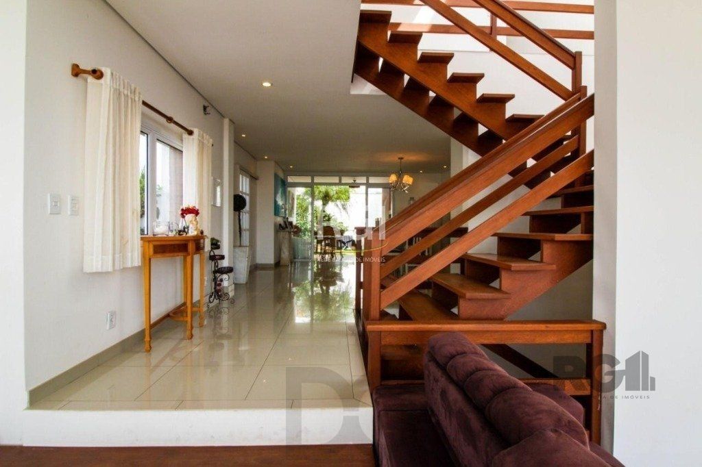 Casa para Venda - 300m², 3 dormitórios, sendo 1 suites, 4 vagas - Teresópolis — foto 6