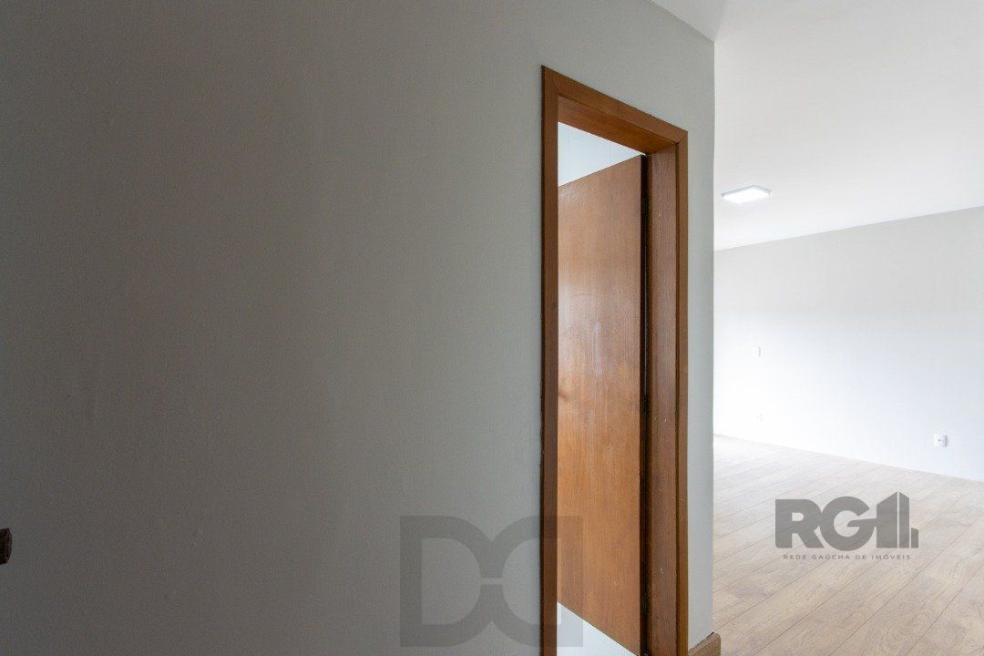Com 4 dormitórios, incluindo uma suíte, é perfeita para acomodar toda a sua família. — foto 33