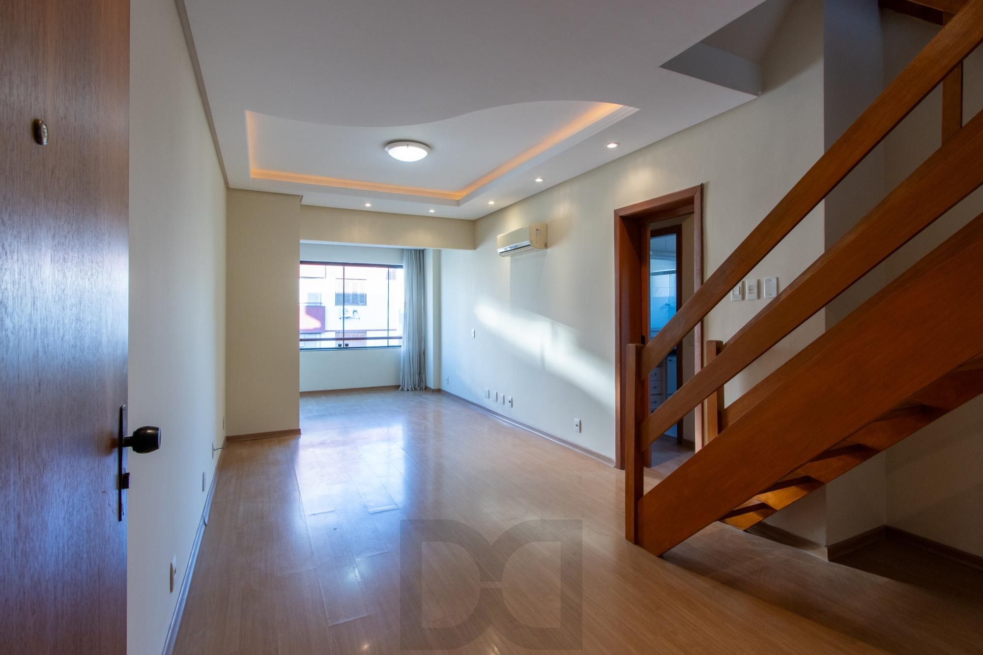 COBERTURA 2 QUARTOS, 2 VAGAS INDIVIDUAIS ESCRITURADAS, ELEVADOR - BAIRRO SANTO ANTONIO — foto 1