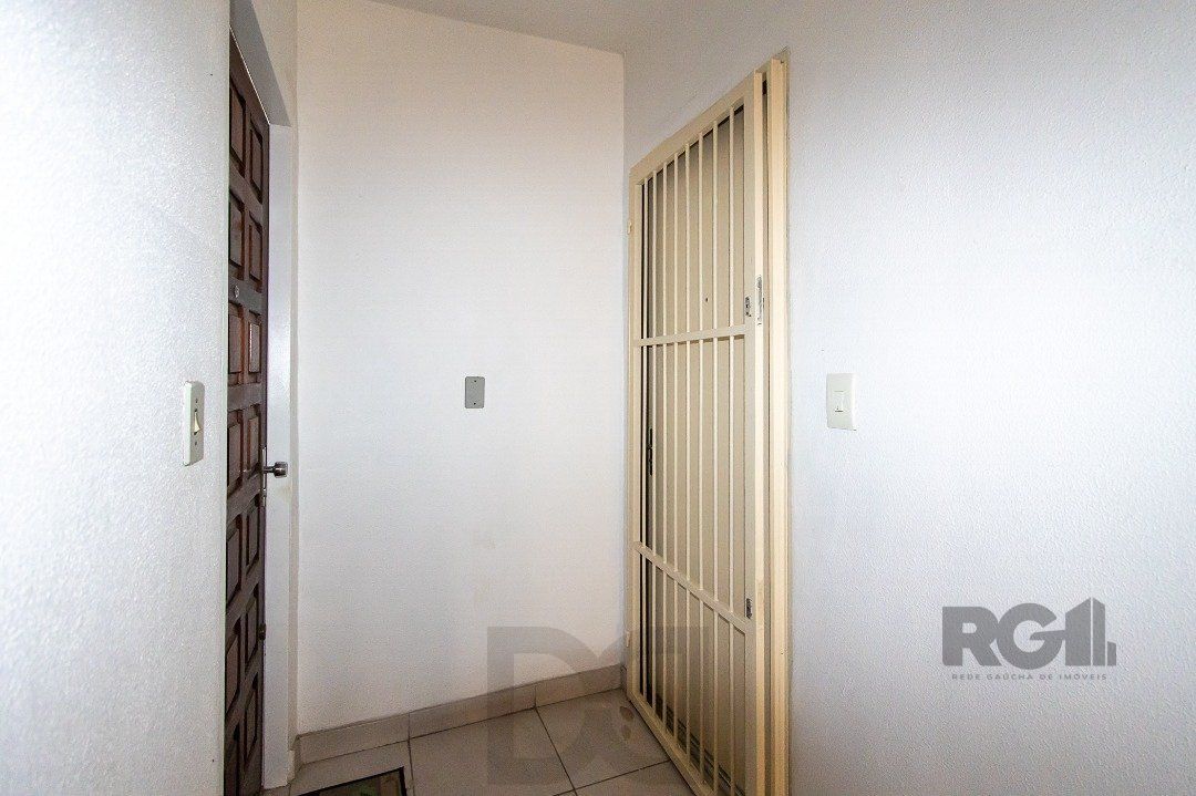 Excelente apartamento no bairro Cristal com 1 dormitório, living, banheiro e cozinha. — foto 4