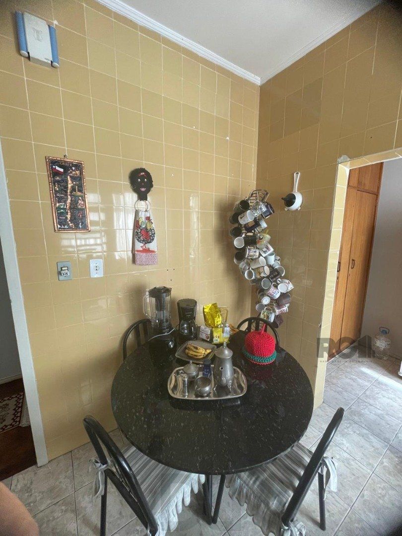 Apartamento no Petrópolis de 1 dormitório desocupado — foto 13
