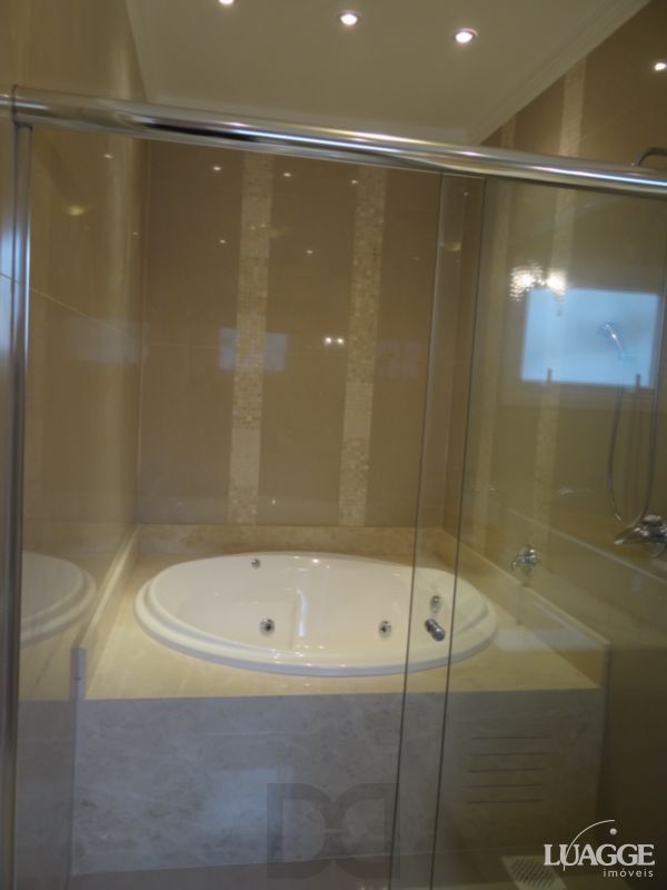 Casa para Venda - 305m², 3 dormitórios, sendo 3 suites, 4 vagas - Nonoai — foto 5