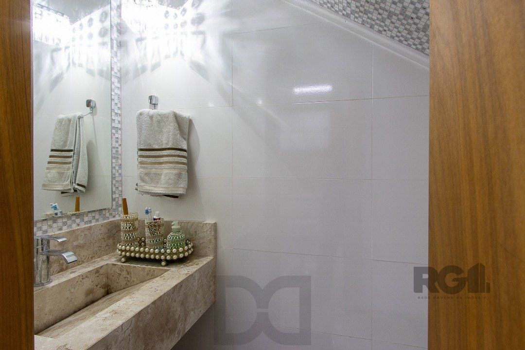 casa possui 3 suítes, 2 com closet — foto 9