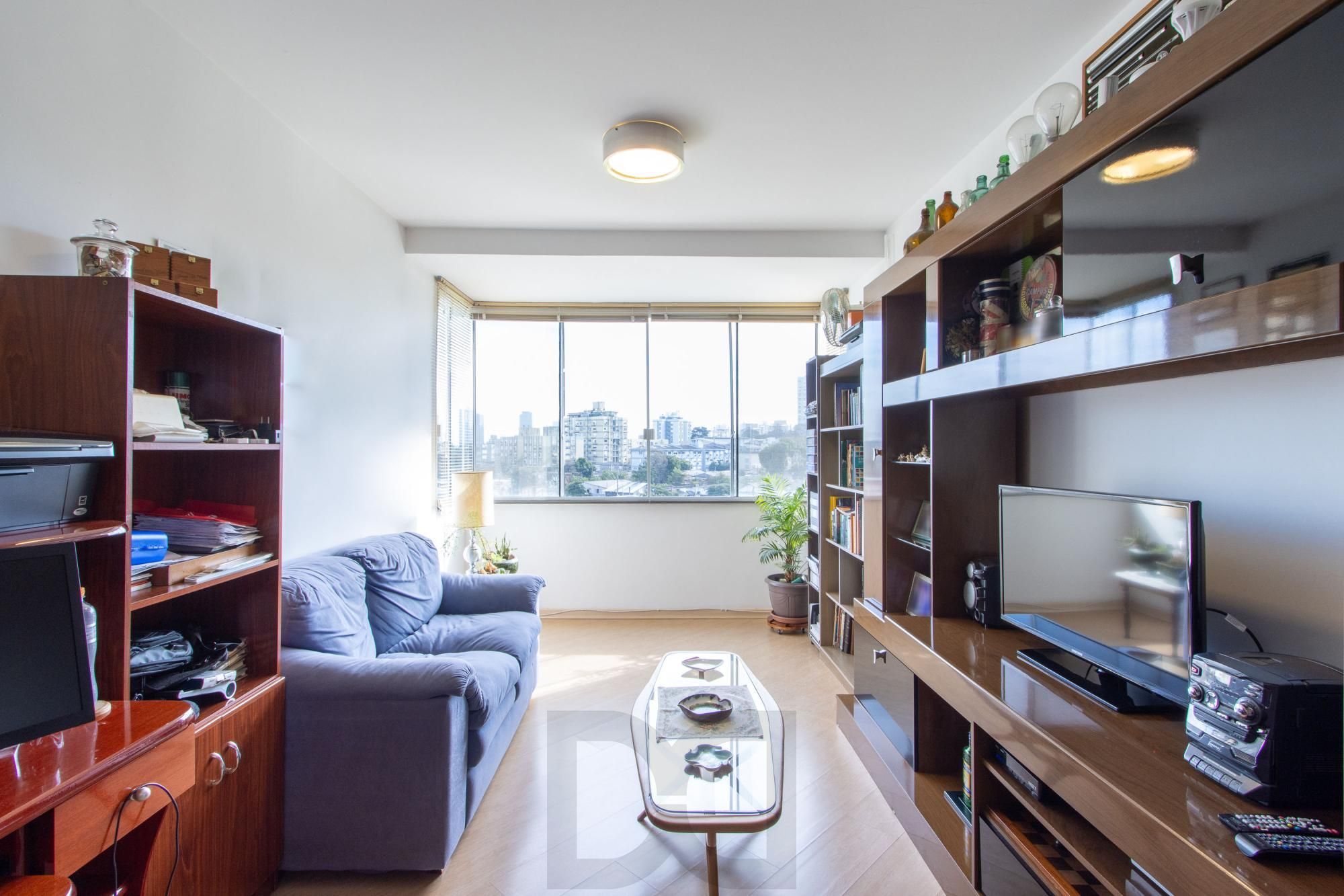Apartamento de 2 dormitórios, na zona sul de Porto Alegre, semi-mobiliado, churrasqueira e box escriturado. — foto 1