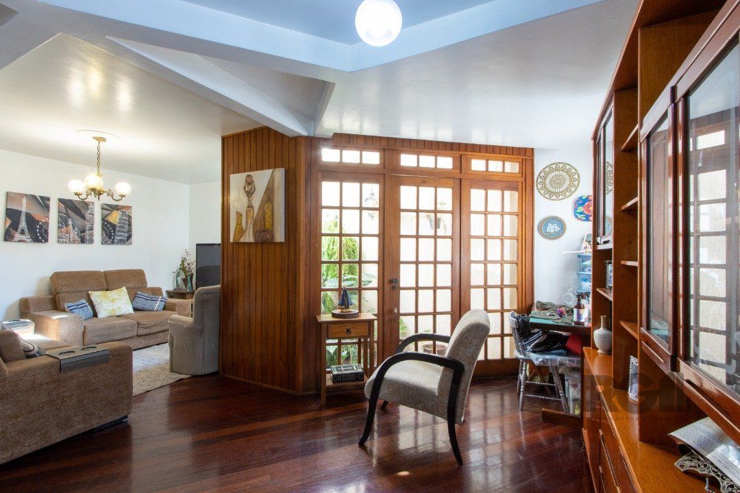 Casa de alvenaria, 3 quartos, 1 suíte, 4 banheiros e 5 vagas de garagem. — foto 13