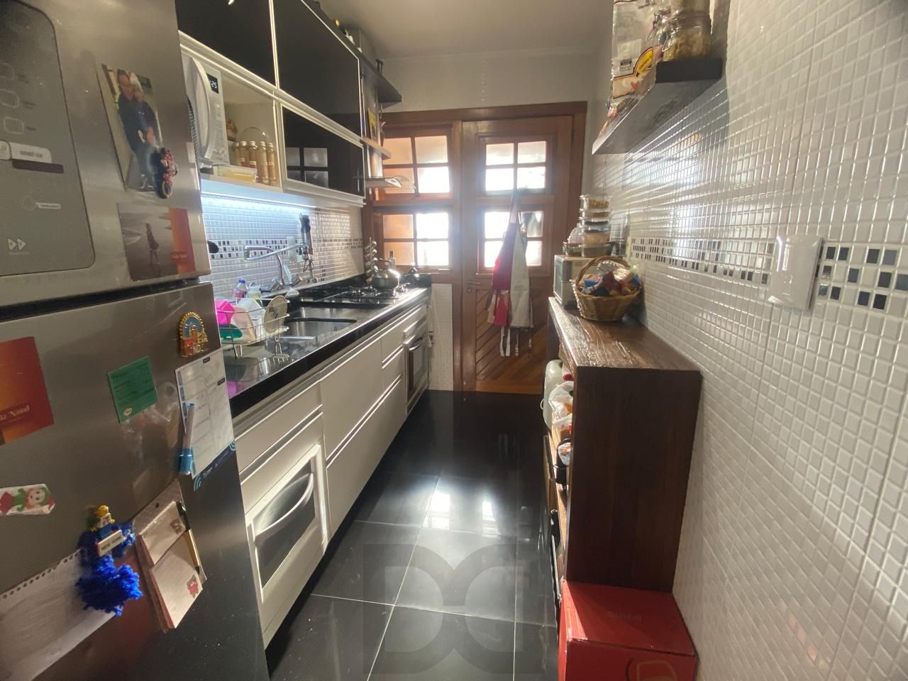 Excelente apartamento 3 dormitórios sendo 01 suíte, Sacada e com Òtima Posição Solar — foto 10