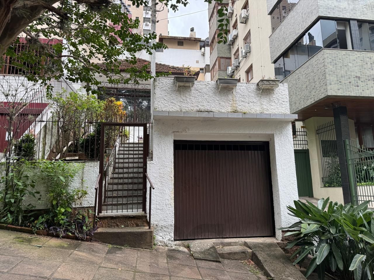Casa de alvenaria, 3 dormitórios, 1 vaga coberta, bairro Mont Serrat. — foto 1