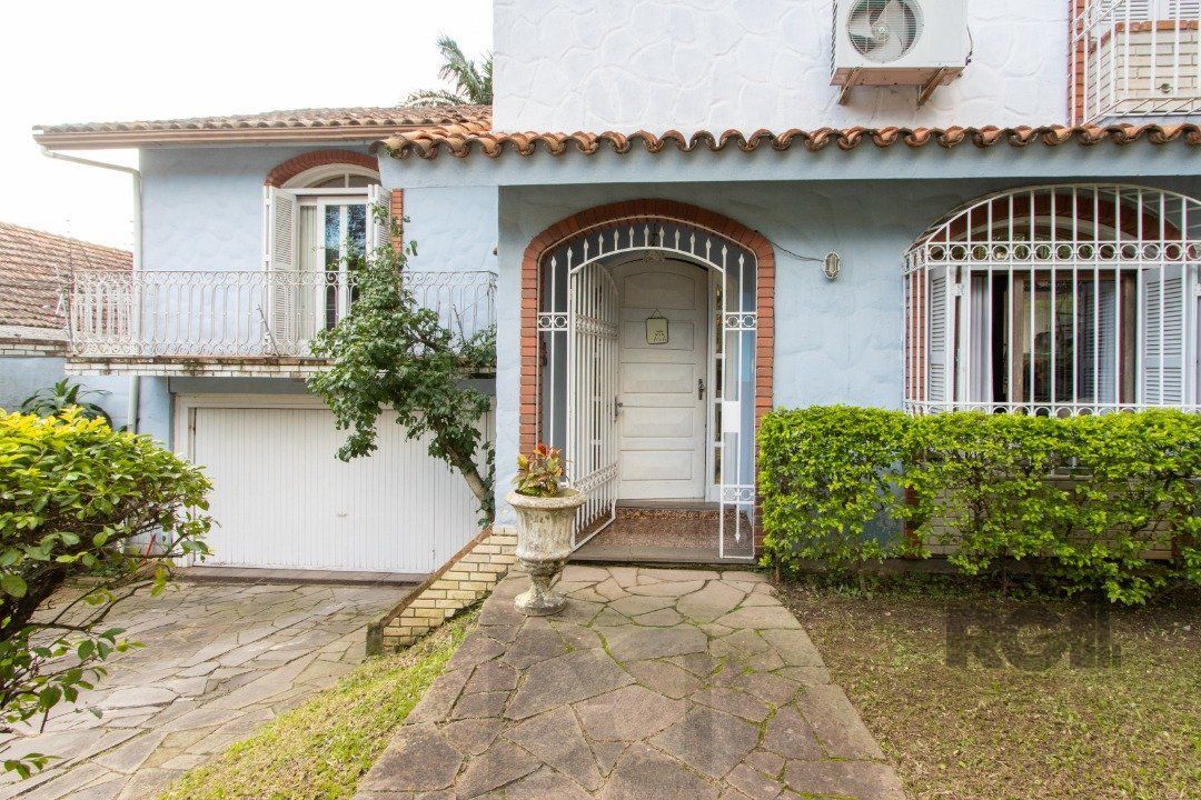 Casa no bairro Cristal, Possui 4 dormitórios, sendo 1suíte, closet e banheira de hidromassagem, com possibilidade de um podendo 1 dormitórios extra. — foto 4