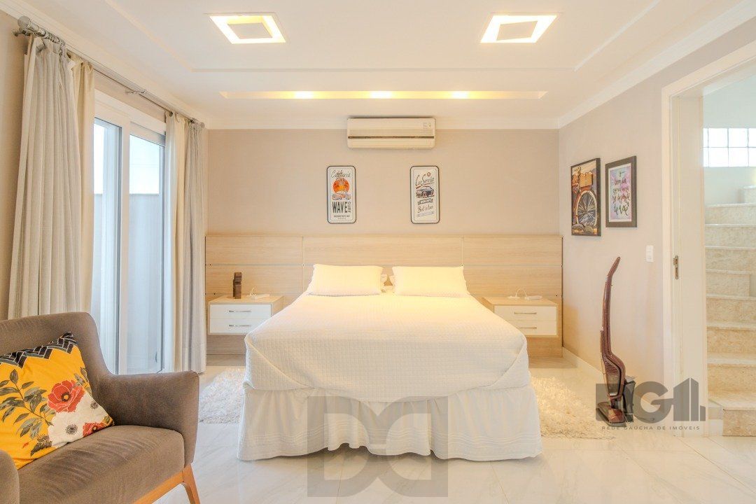 Casa de Condomínio com Arquitetura Exclusiva e Ambientes Sofisticados — foto 23